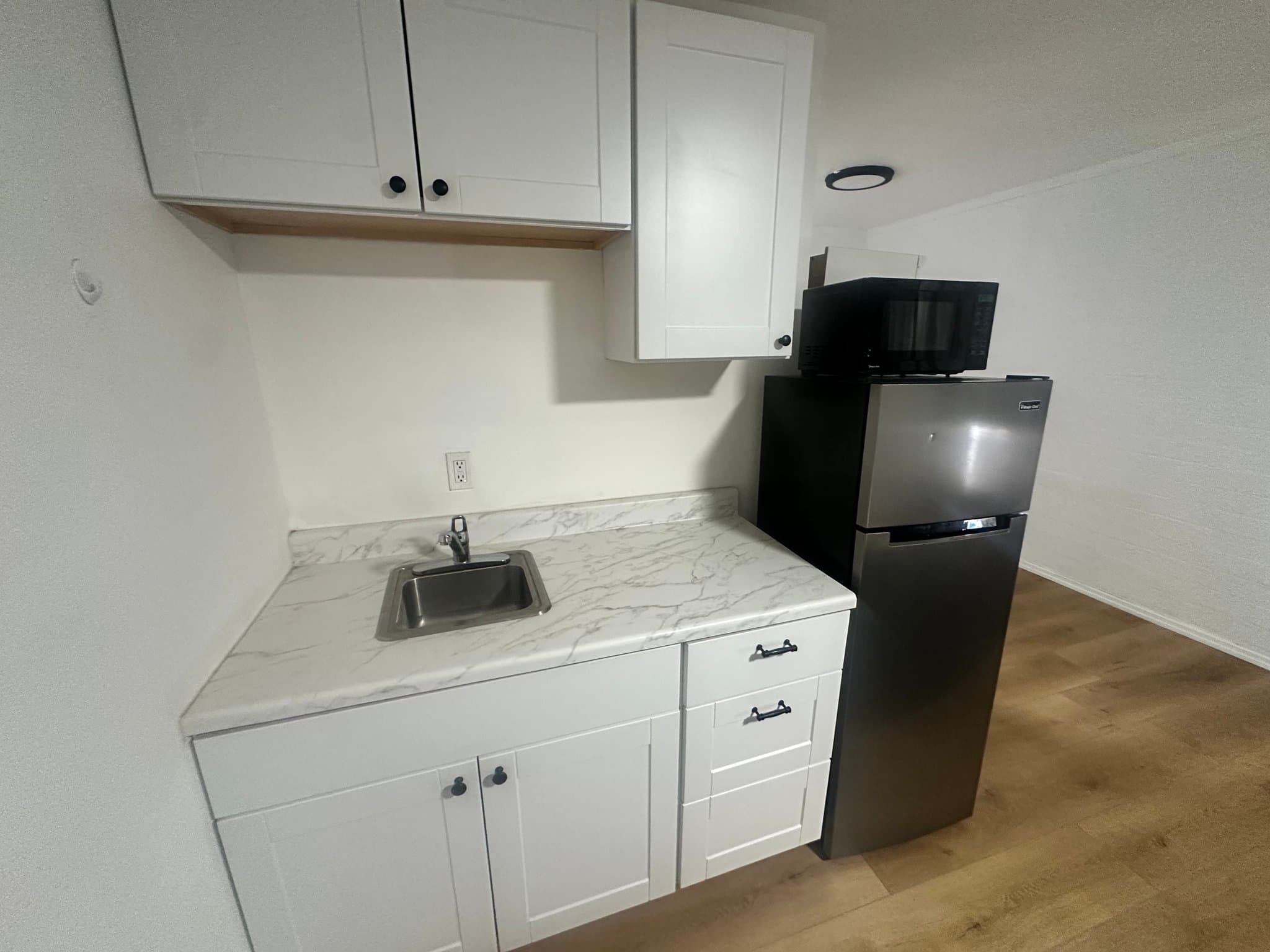 Holbrook Apartment: 310 W Hopi Dr