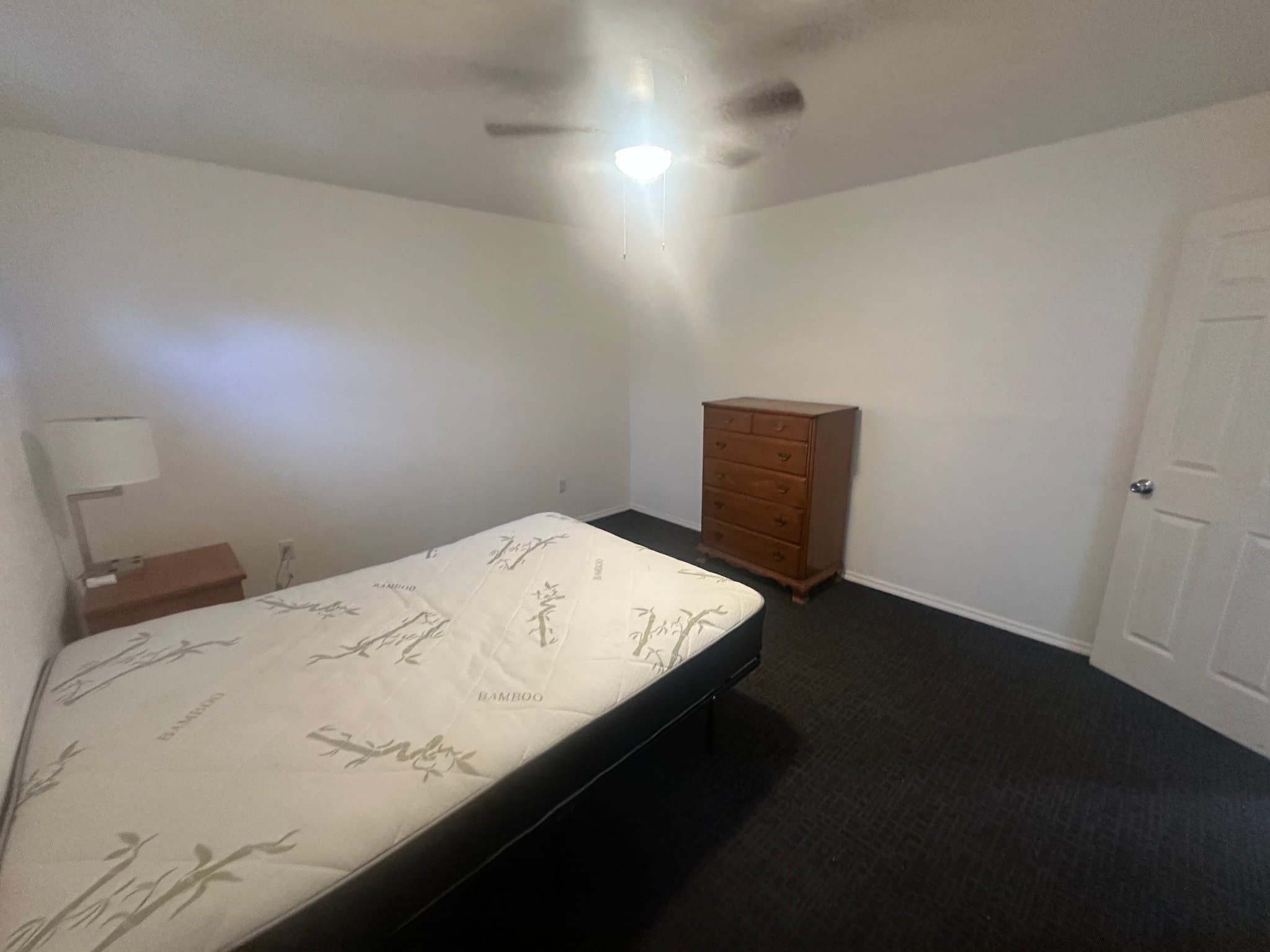 Holbrook Apartment: 310 W Hopi Dr