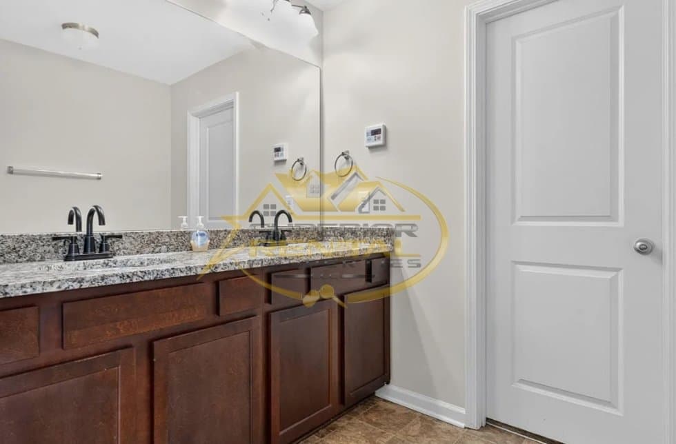 Columbia House: 116 Jersey Ln