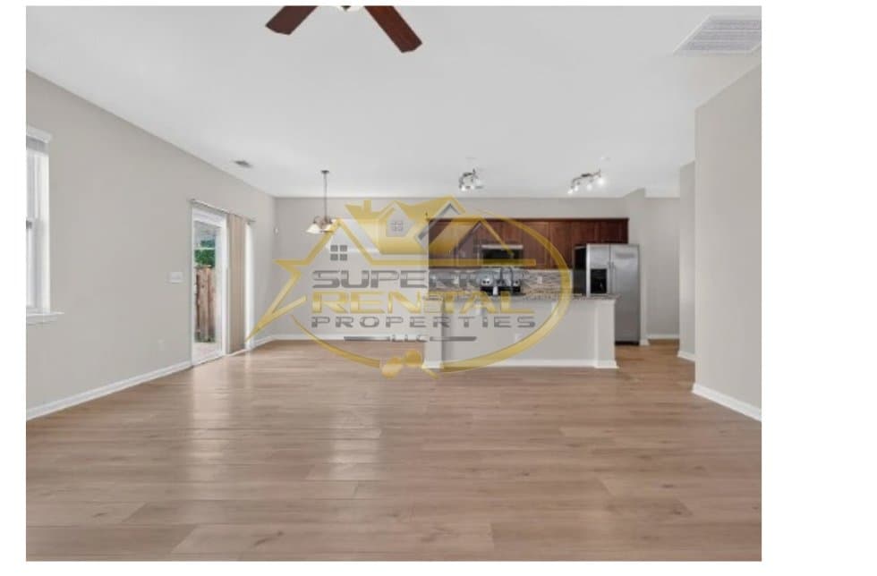 Columbia House: 116 Jersey Ln
