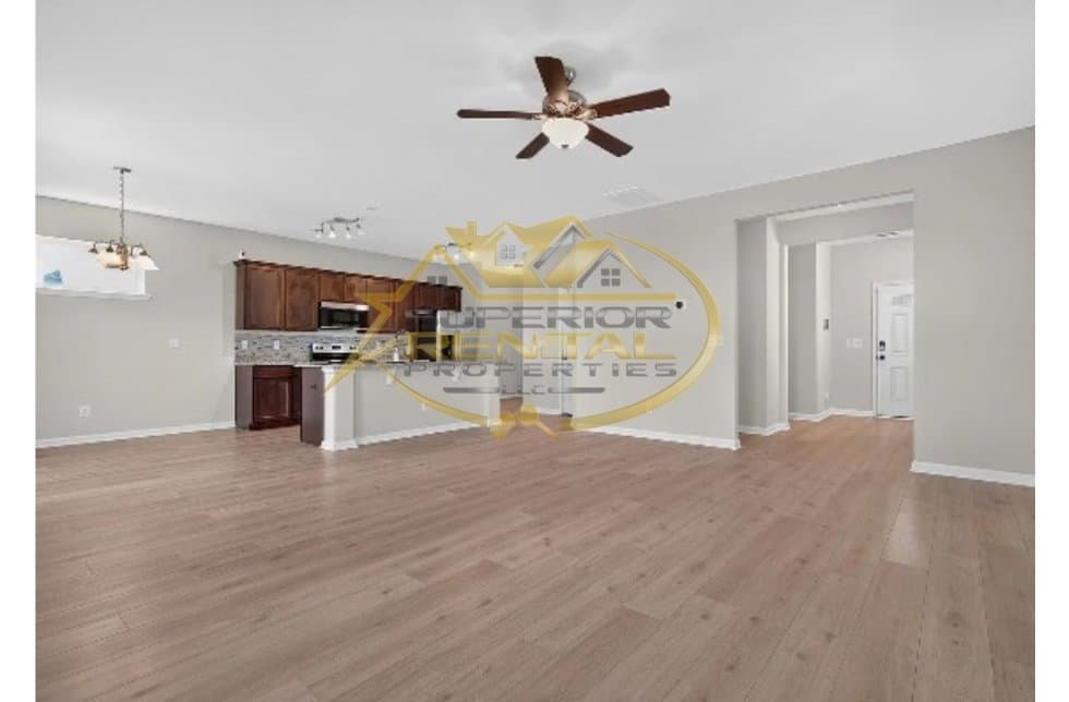 Columbia House: 116 Jersey Ln