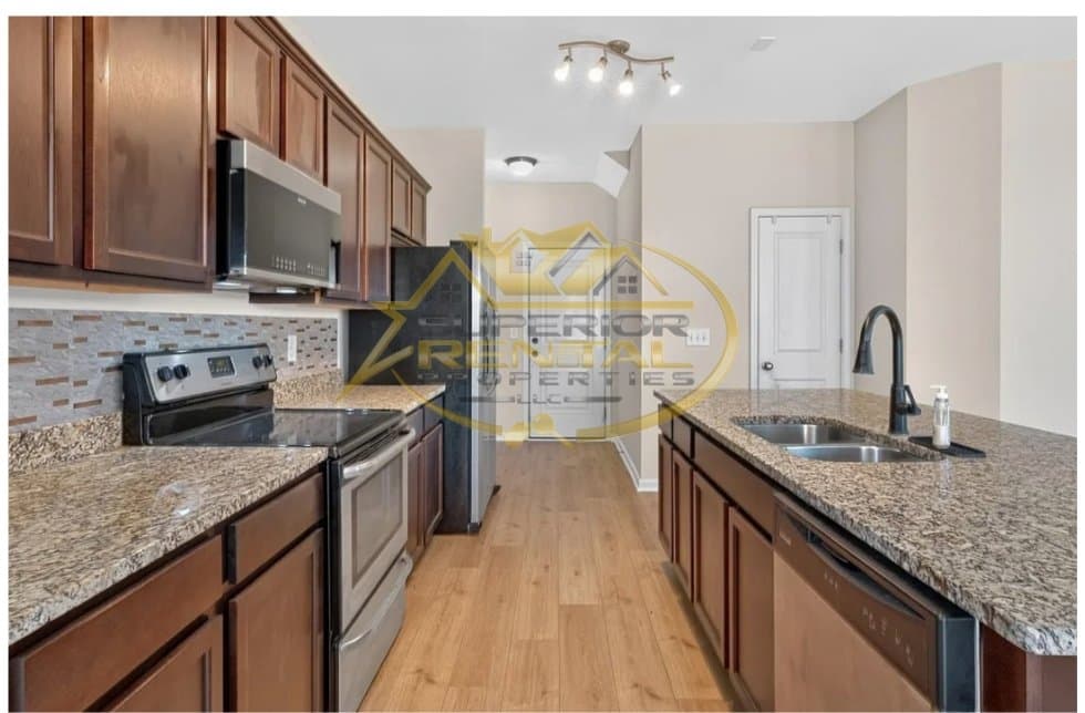 Columbia House: 116 Jersey Ln