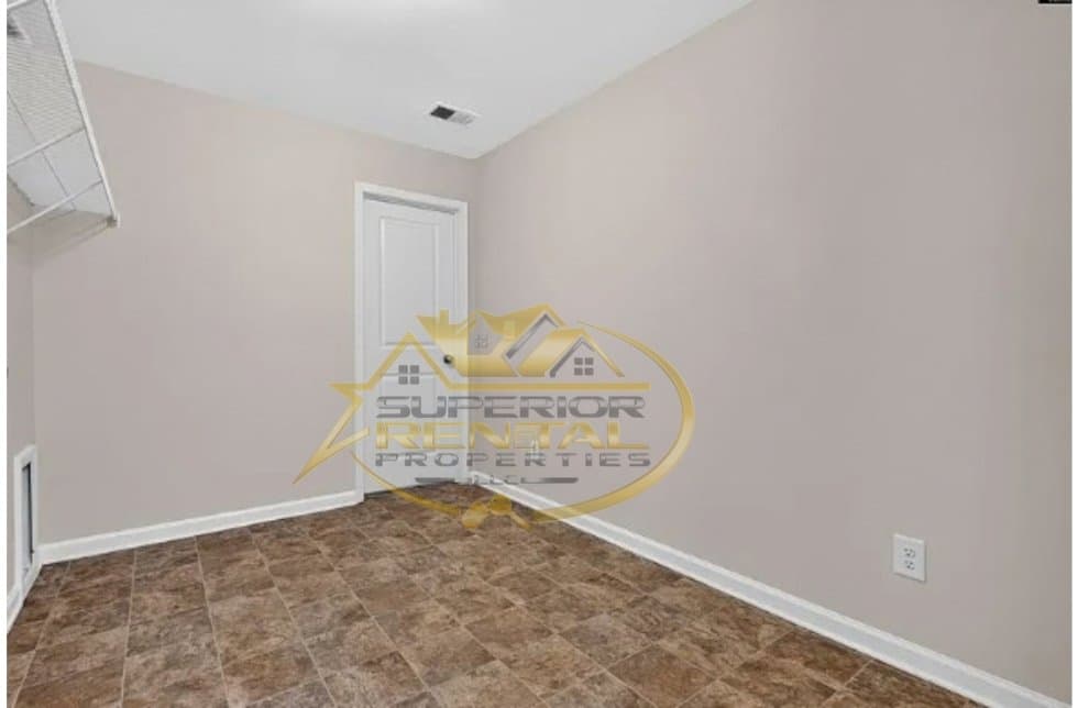 Columbia House: 116 Jersey Ln