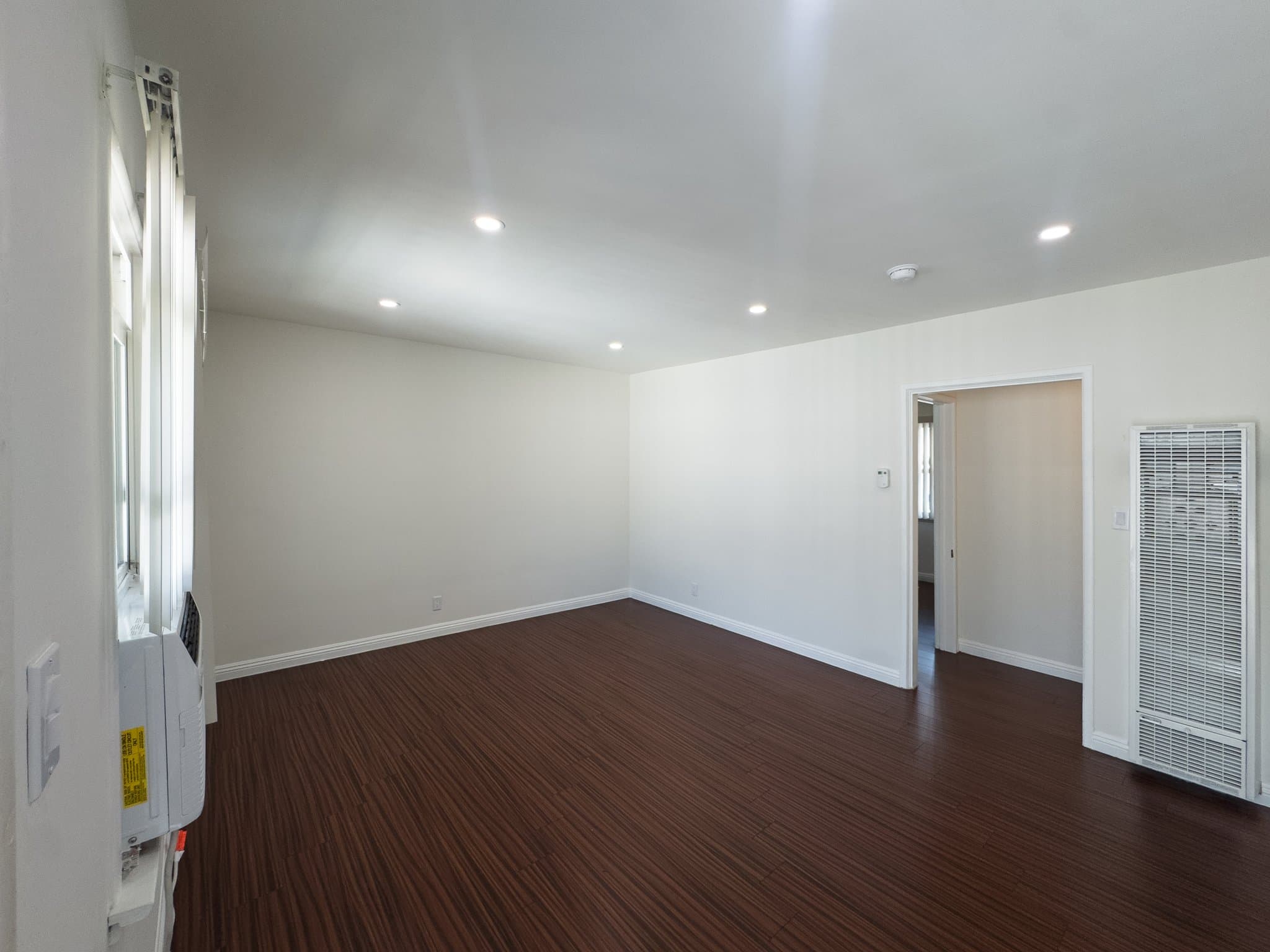 Glendale Apartment: 421 E Acacia Ave