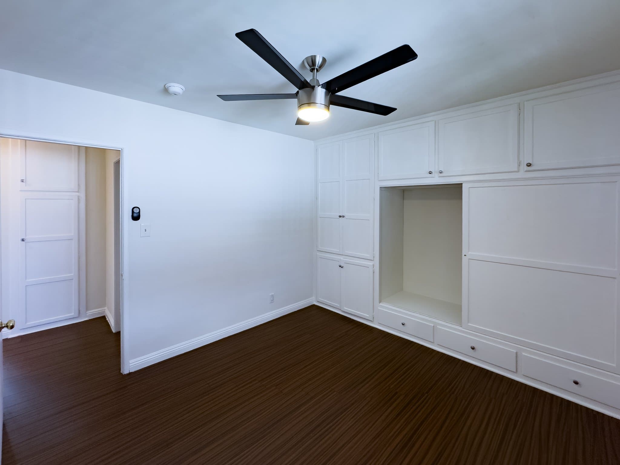 Glendale Apartment: 421 E Acacia Ave