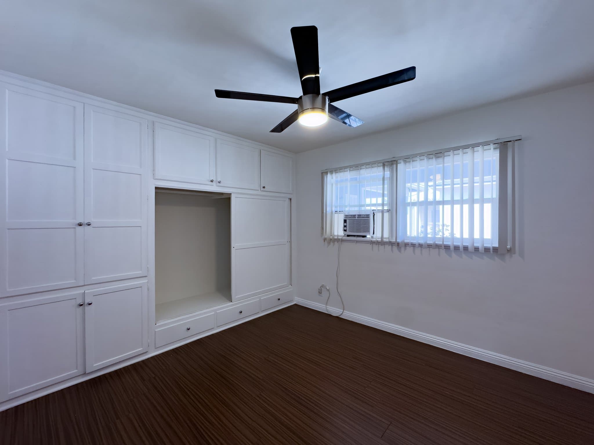 Glendale Apartment: 421 E Acacia Ave