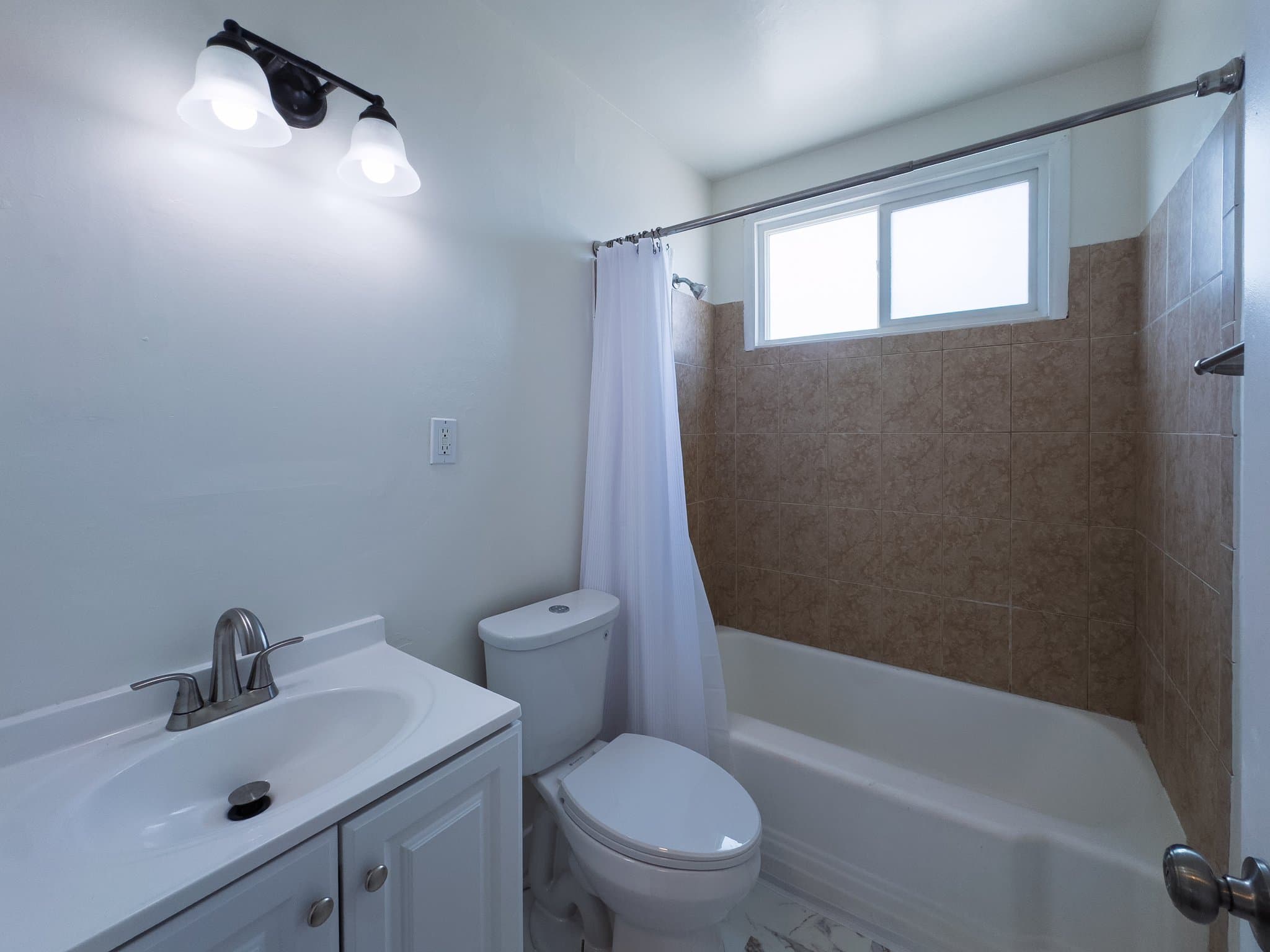 Glendale Apartment: 421 E Acacia Ave