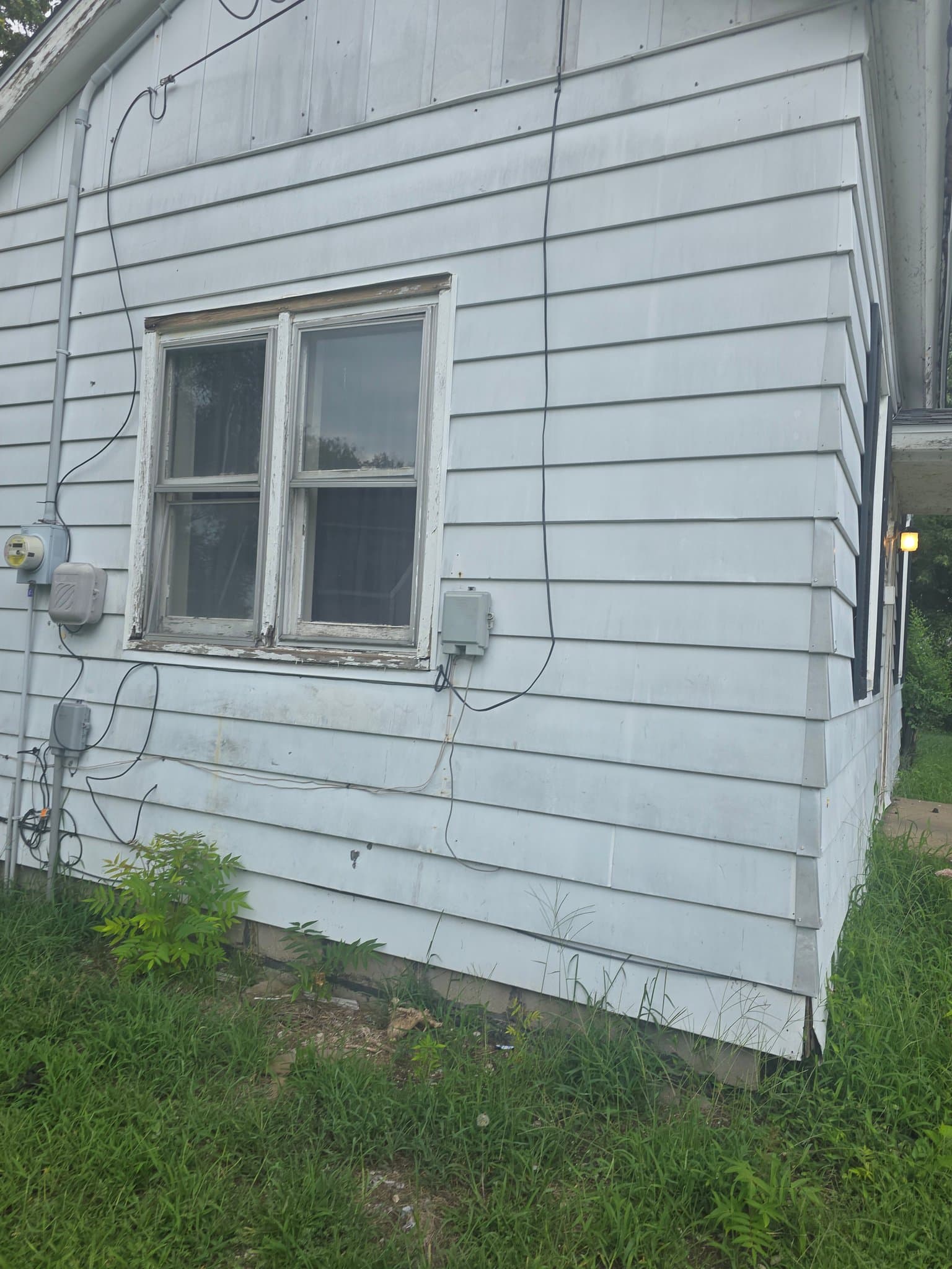 Pekin House: 1021 Maple St.