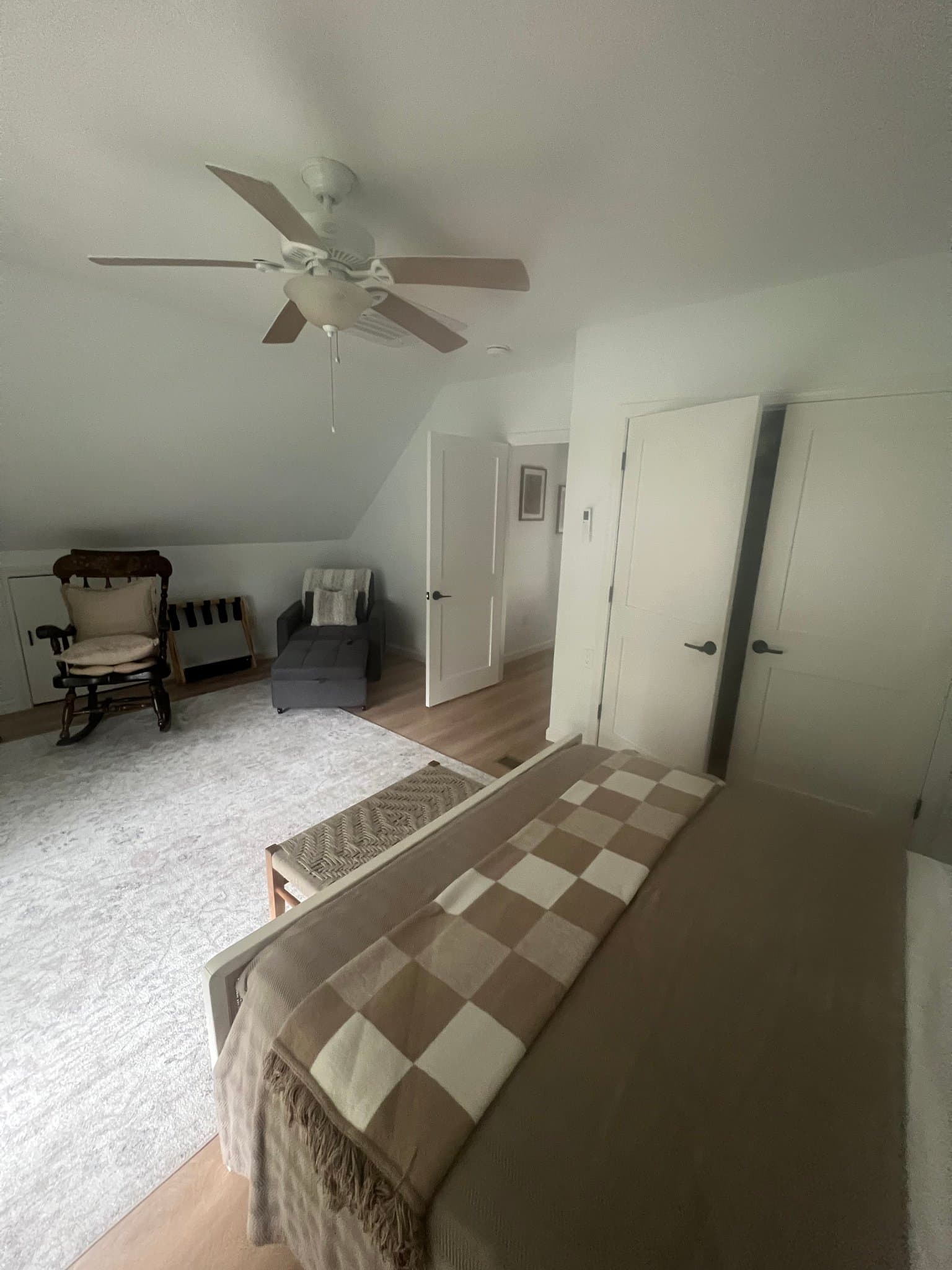 Warwick House: 156 Tiernan Ave