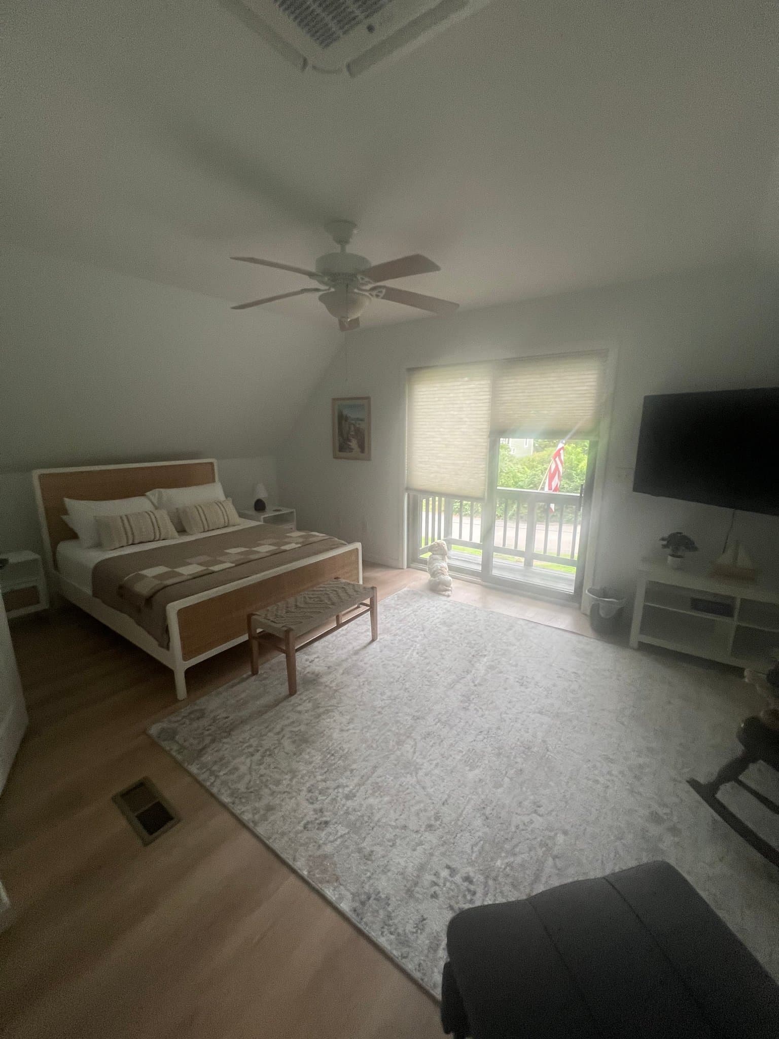 Warwick House: 156 Tiernan Ave