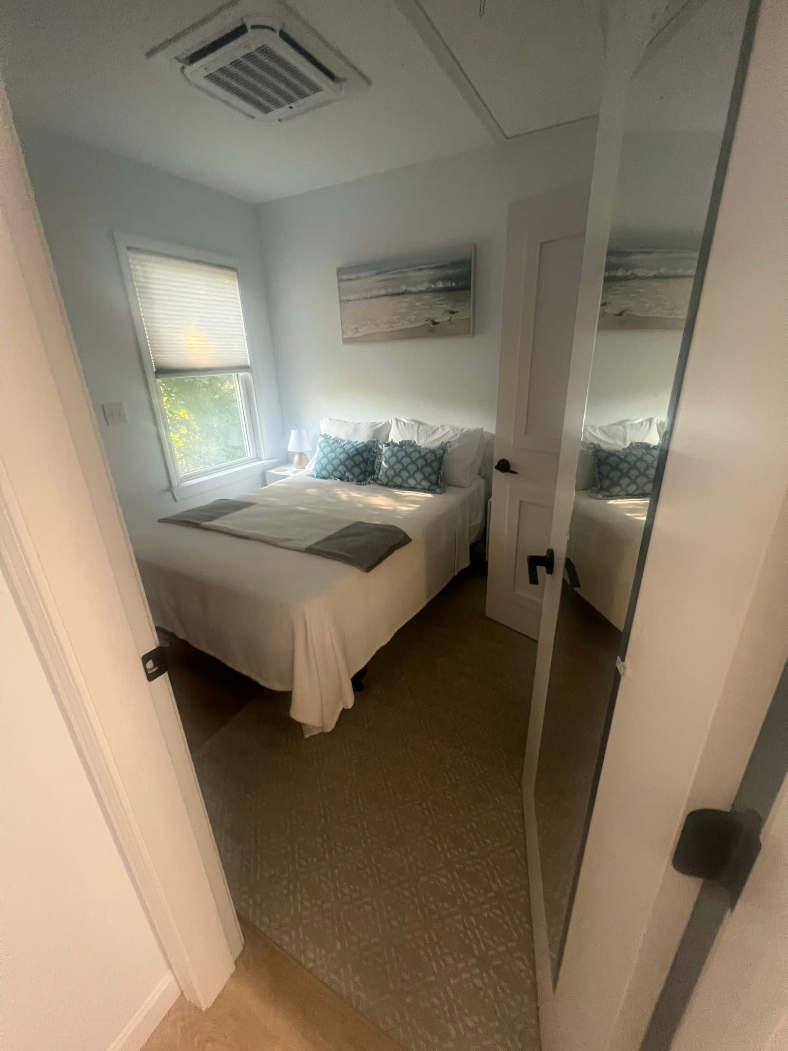 Warwick House: 156 Tiernan Ave