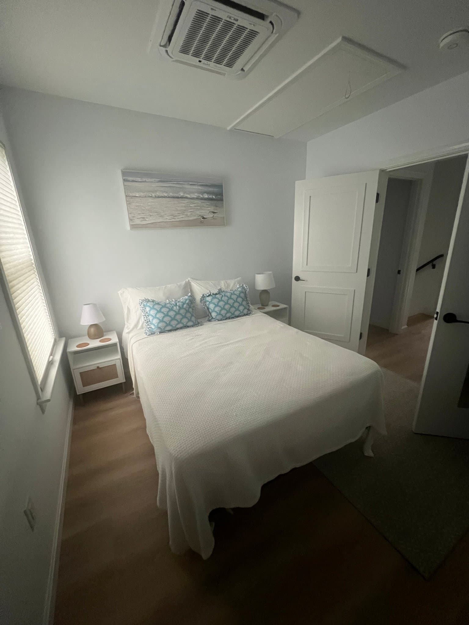 Warwick House: 156 Tiernan Ave