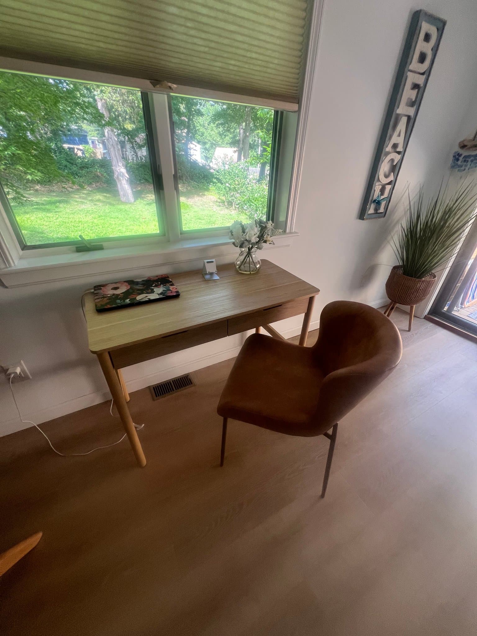 Warwick House: 156 Tiernan Ave