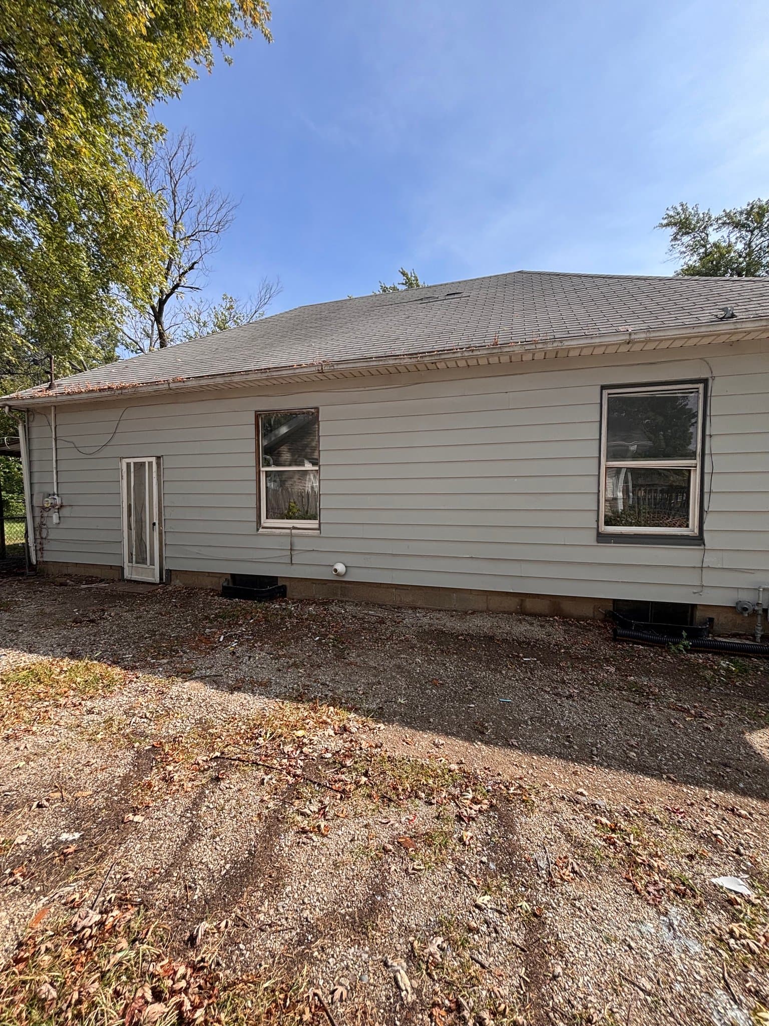 Decatur House: 2648 E Prairie St.