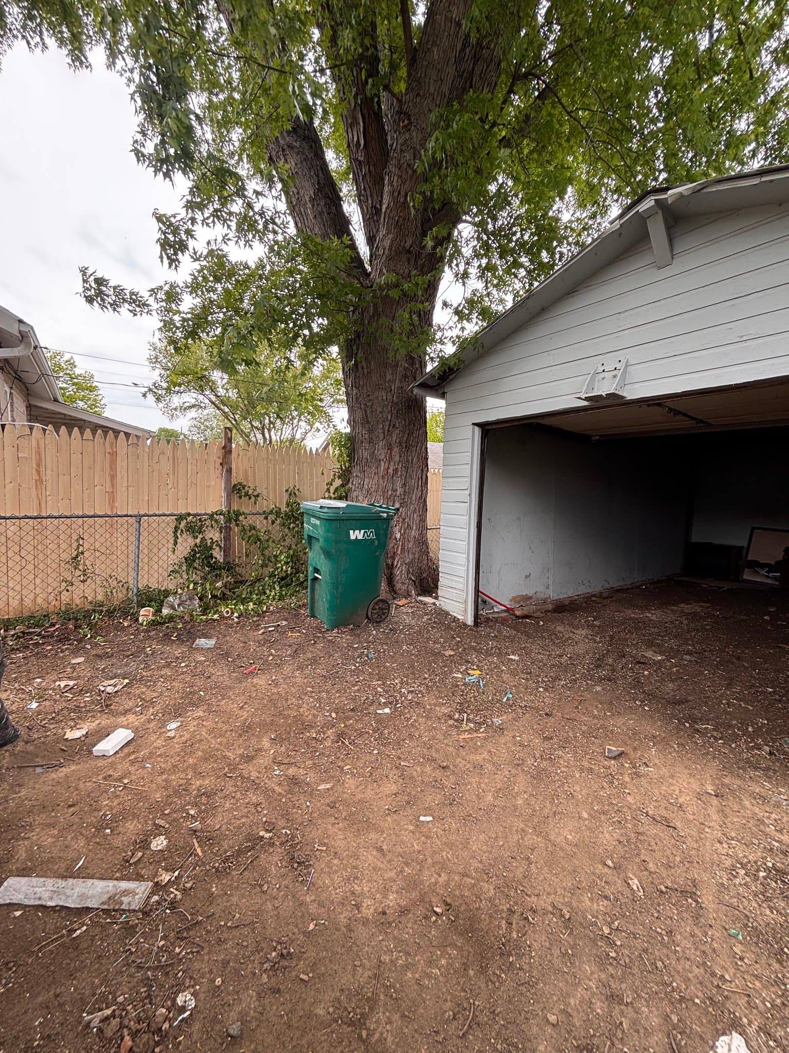 Decatur House: 2648 E Prairie St.