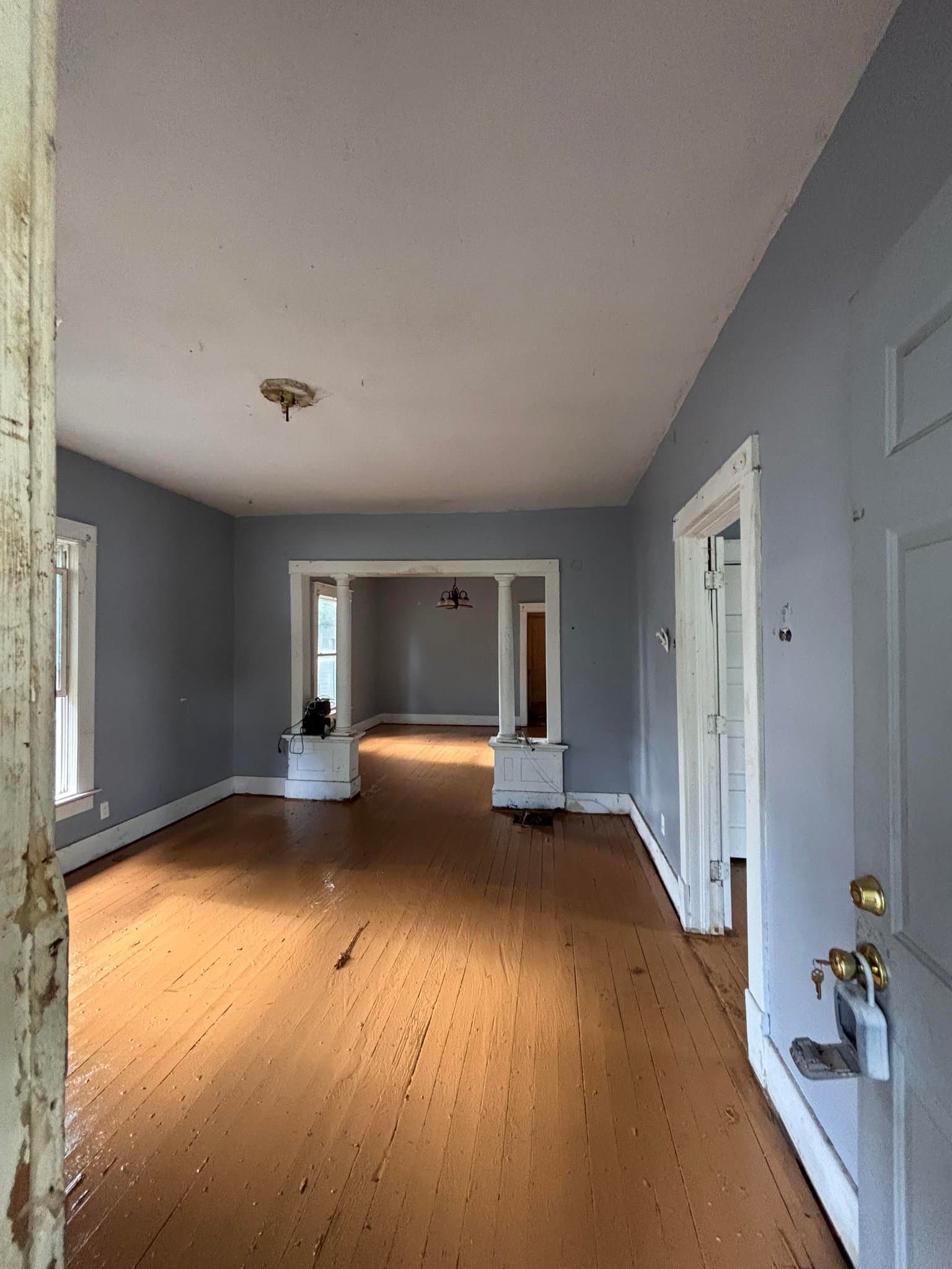 Decatur House: 2648 E Prairie St.