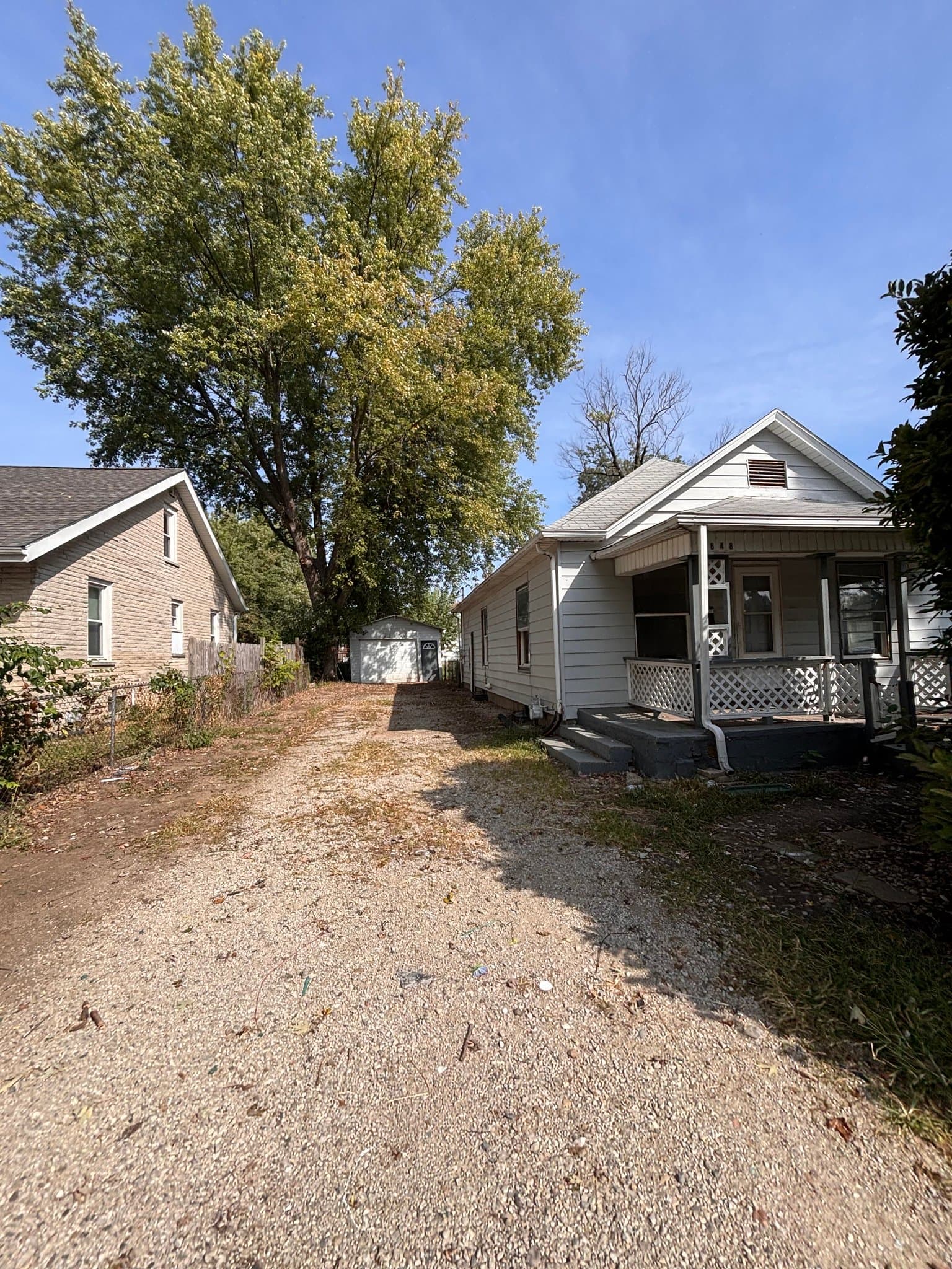 Decatur House: 2648 E Prairie St.