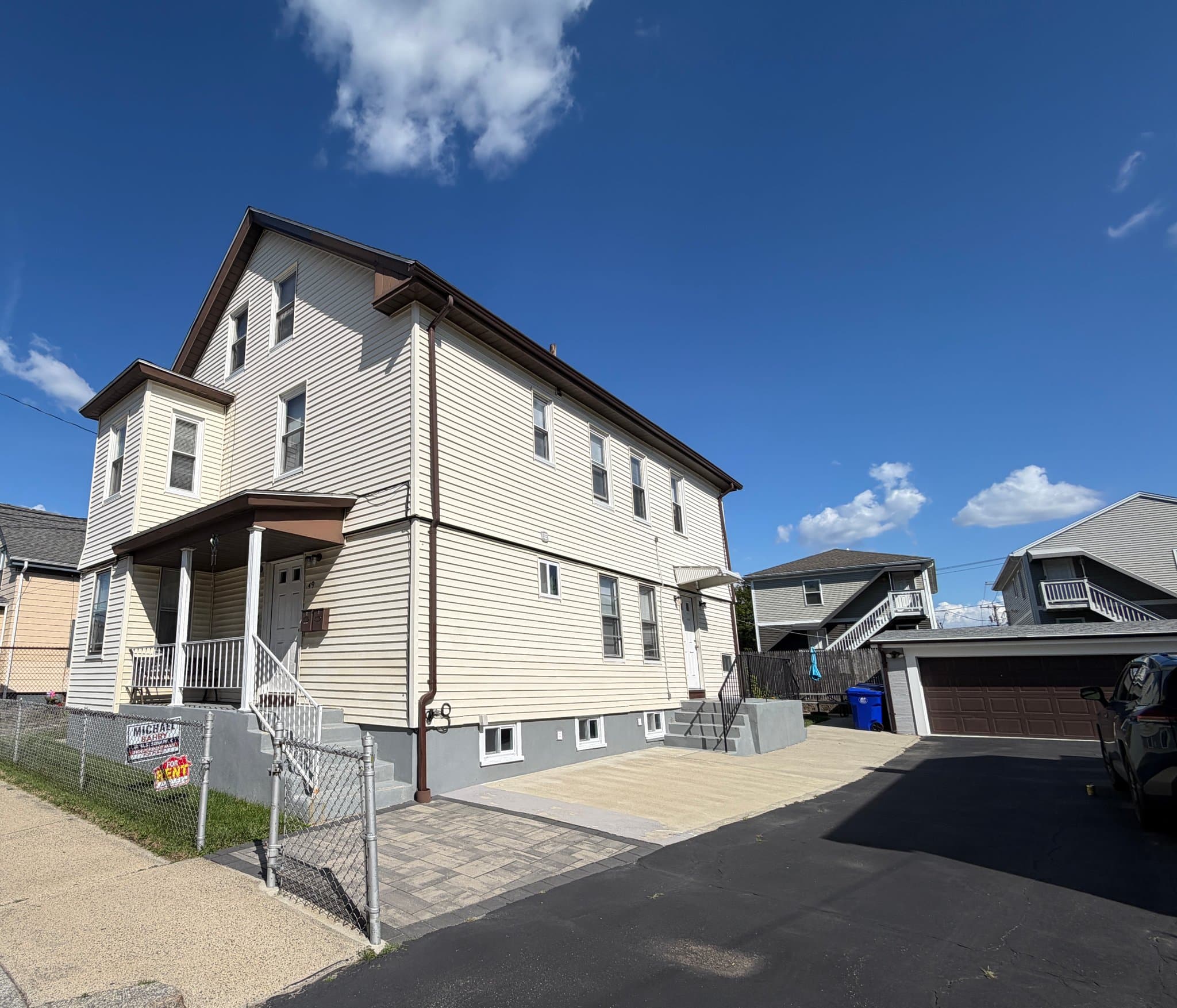East Providence Apartment: 49 Ivy St