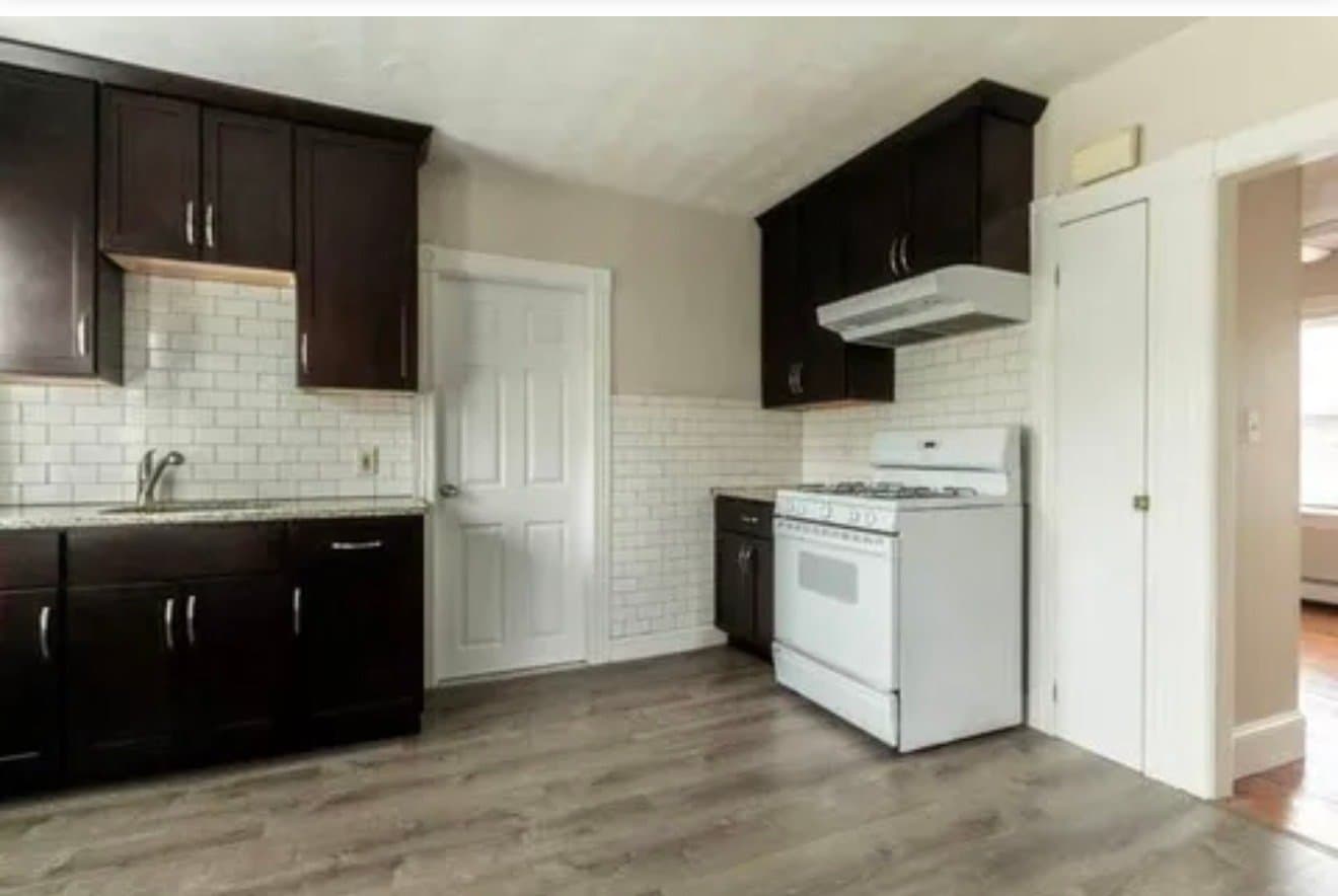East Providence Apartment: 49 Ivy St