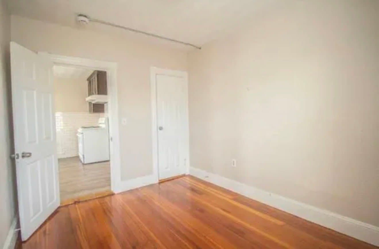 East Providence Apartment: 49 Ivy St