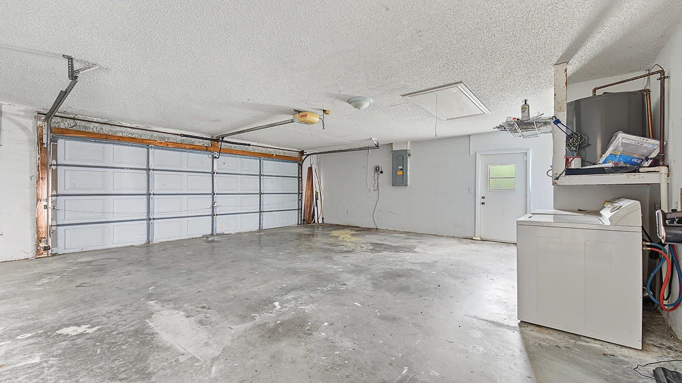 Brooksville House: 15380 Eastwood Trl