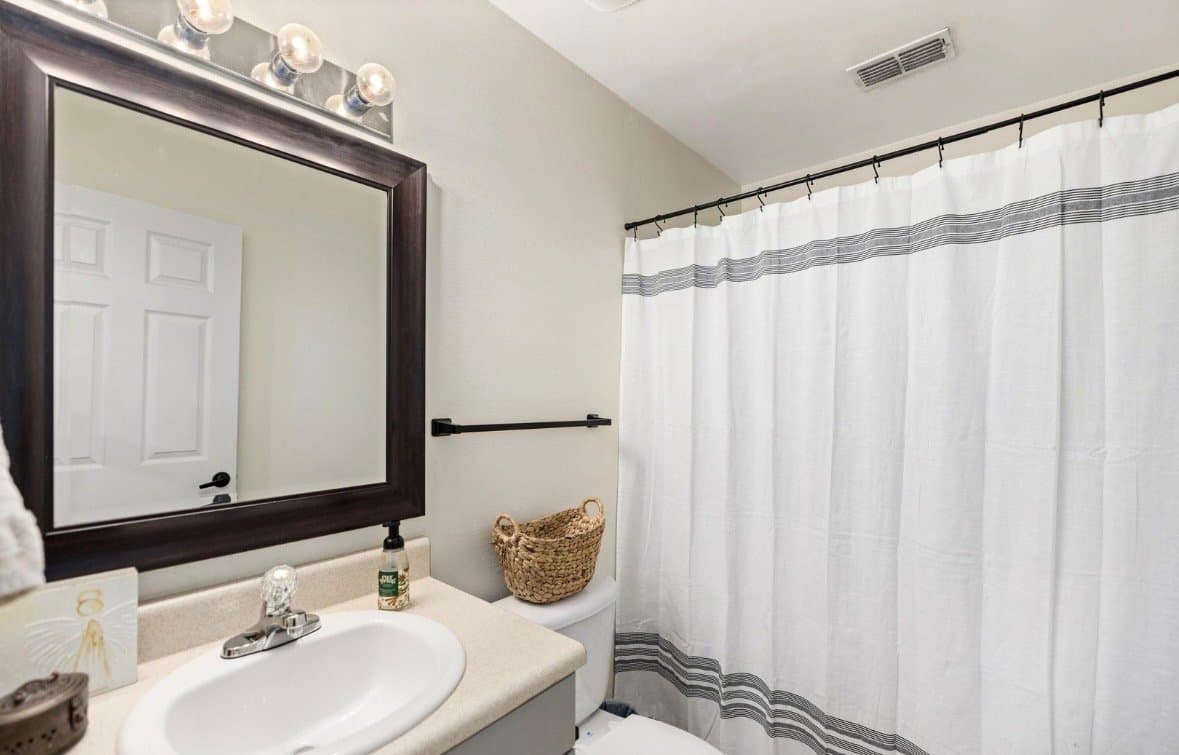Crestview Townhome: 759 Majestic drive