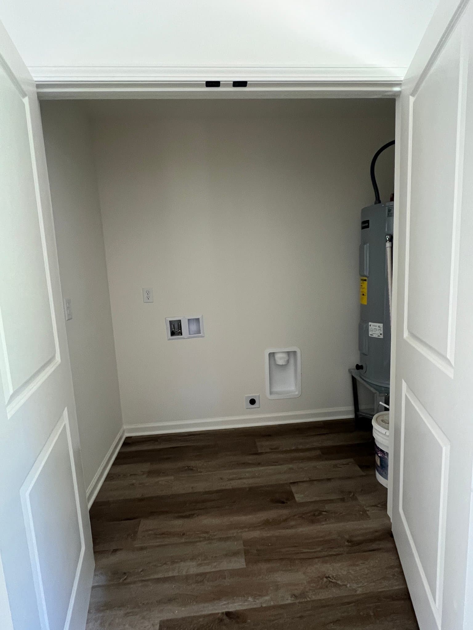 WOODBURY Townhome: 933 S McCrary St
