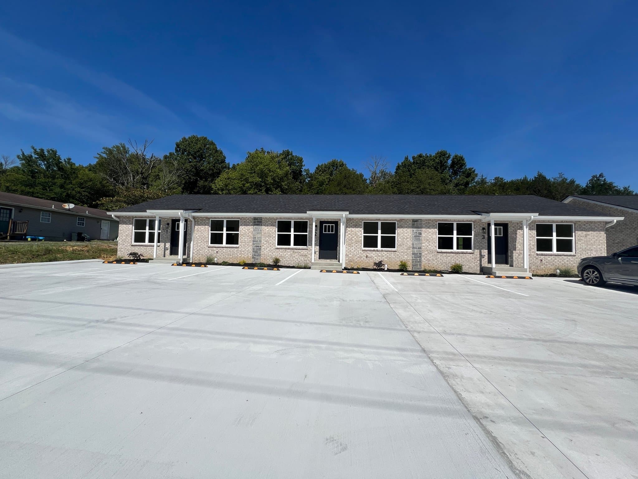 WOODBURY Townhome: 933 S McCrary St