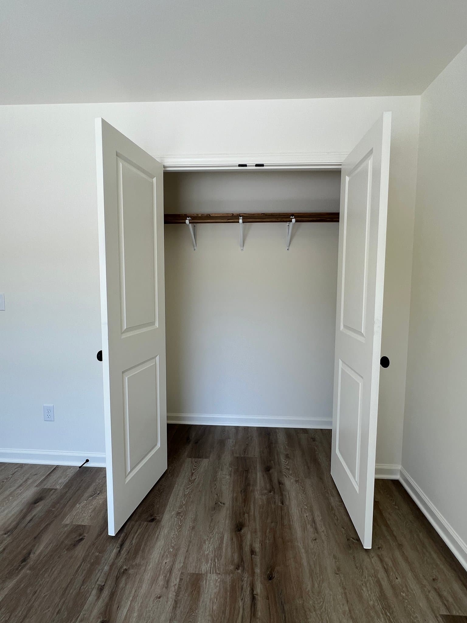WOODBURY Townhome: 933 S McCrary St