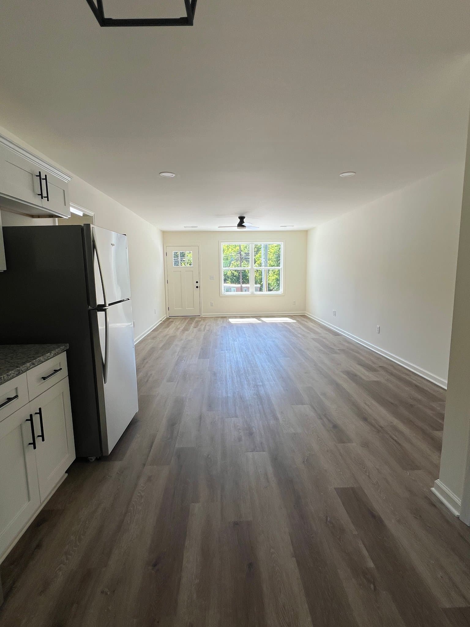 WOODBURY Townhome: 933 S McCrary St