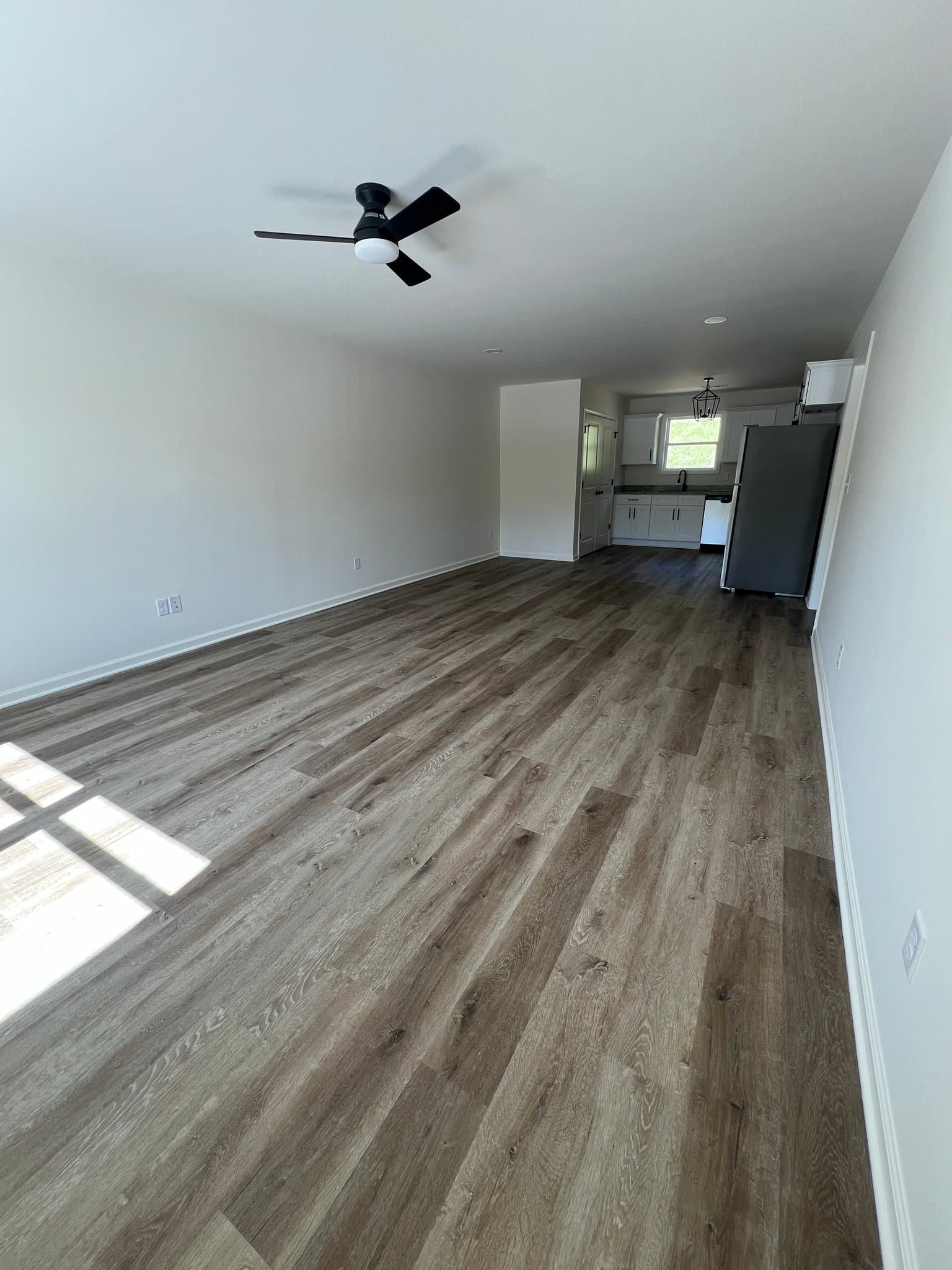 WOODBURY Townhome: 933 S McCrary St