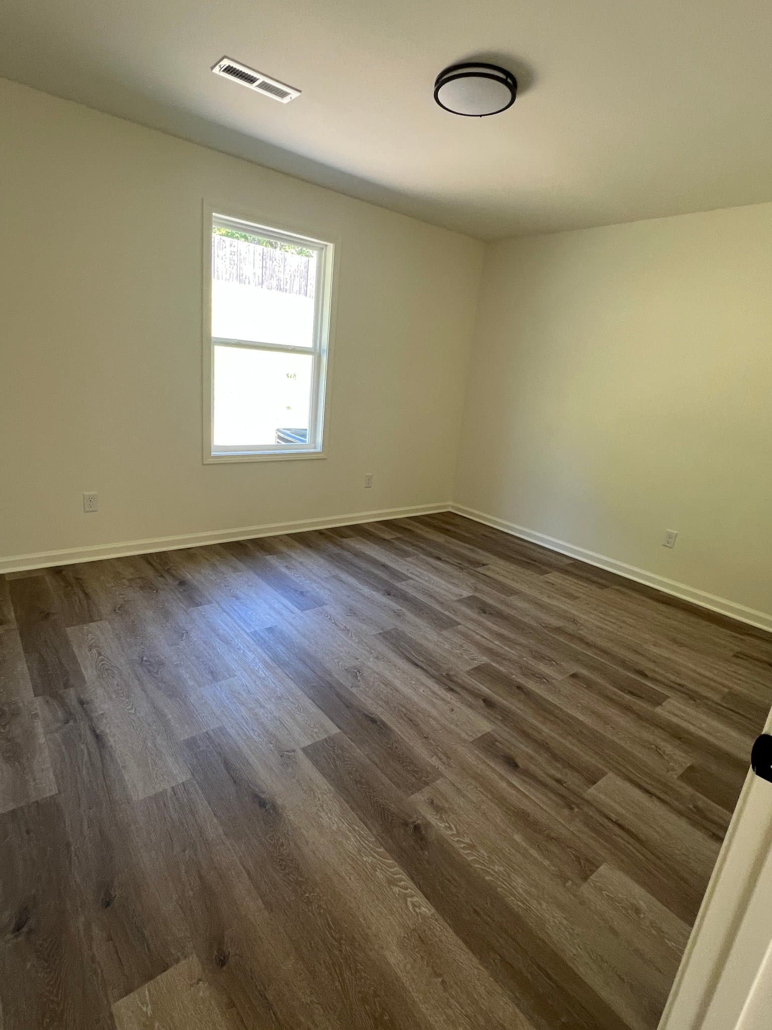 WOODBURY Townhome: 933 S McCrary St