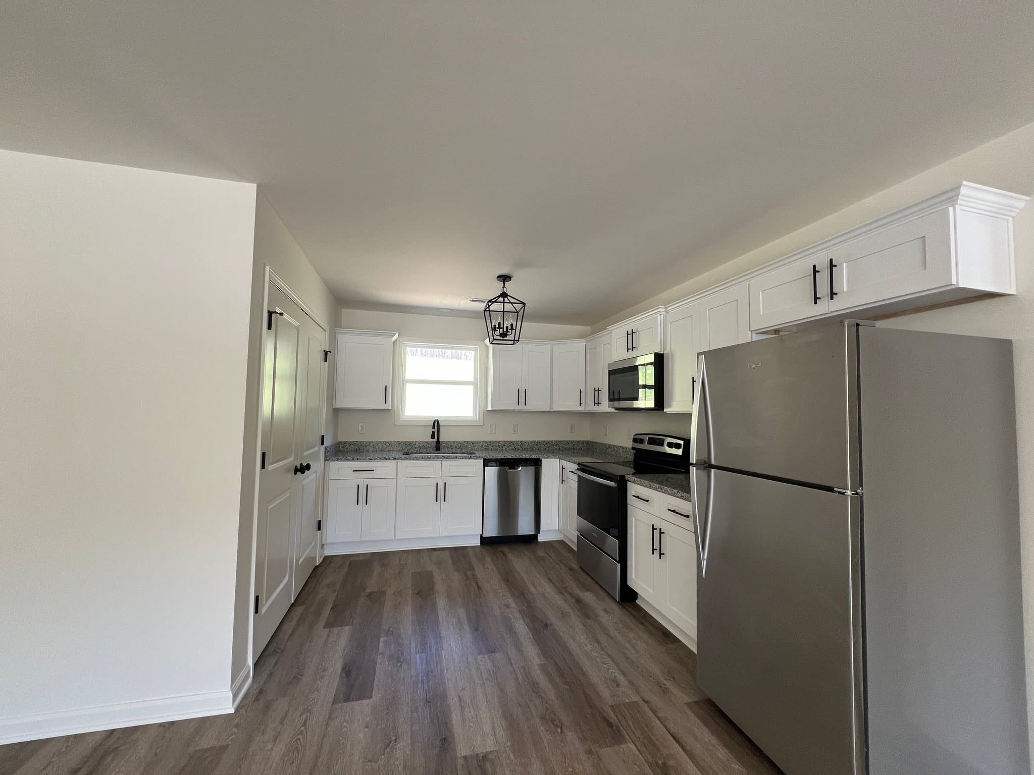 WOODBURY Townhome: 933 S McCrary St