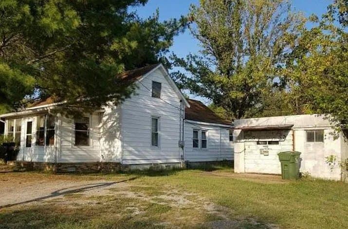 Benton House: 428 S. Central St.