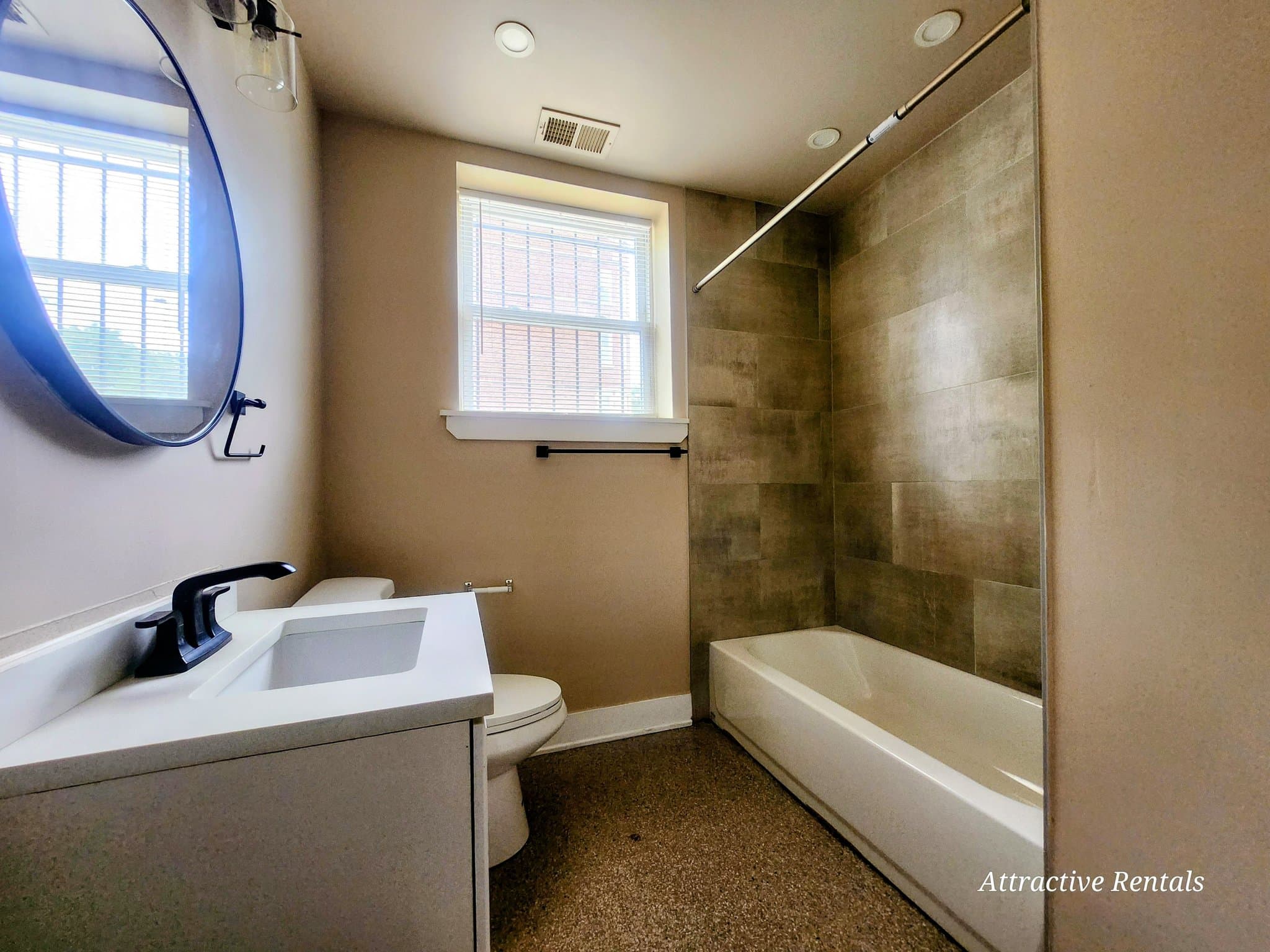 Chicago Apartment: 1432 W Marquette Rd #G