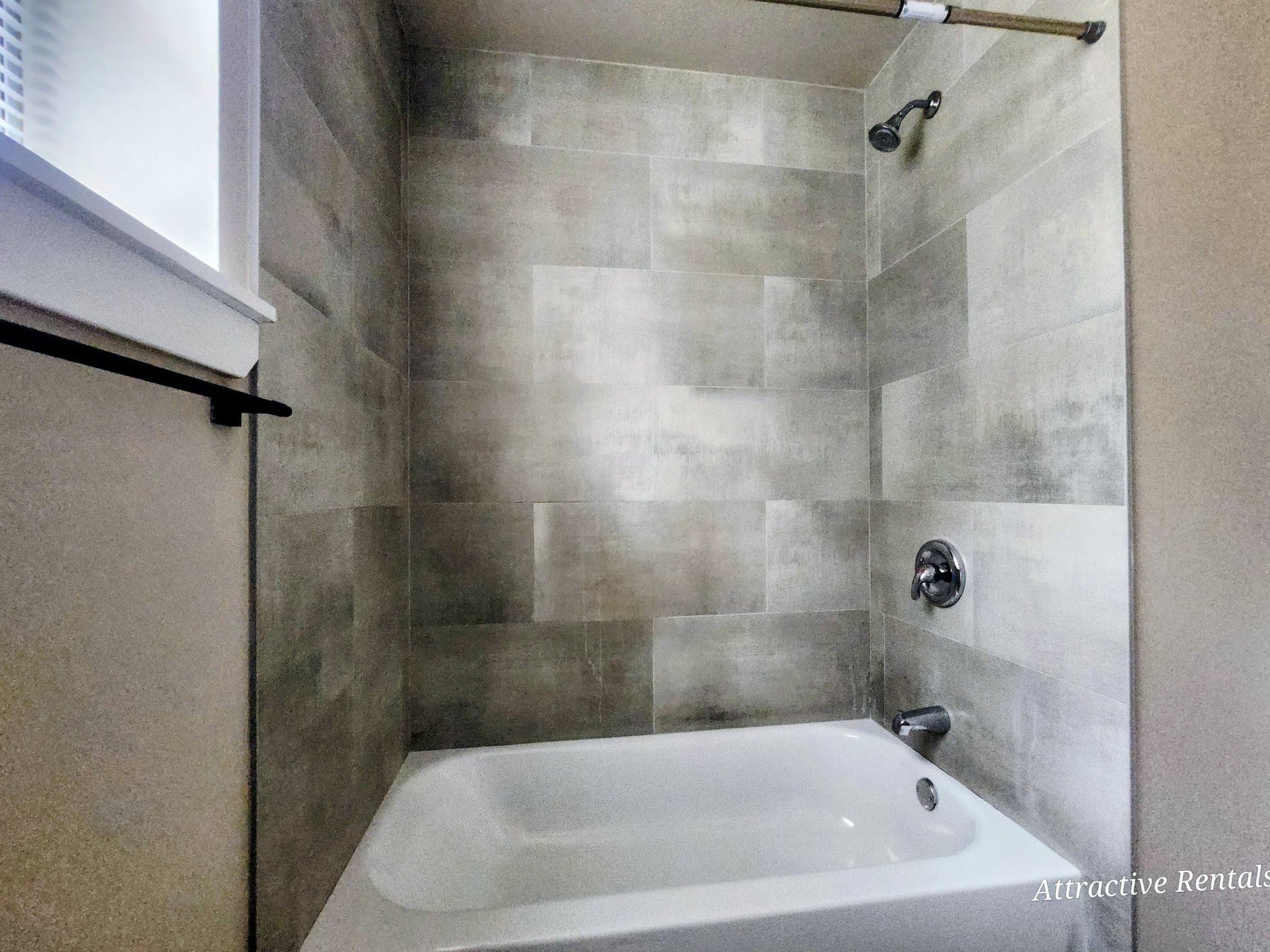 Chicago Apartment: 1432 W Marquette Rd #G