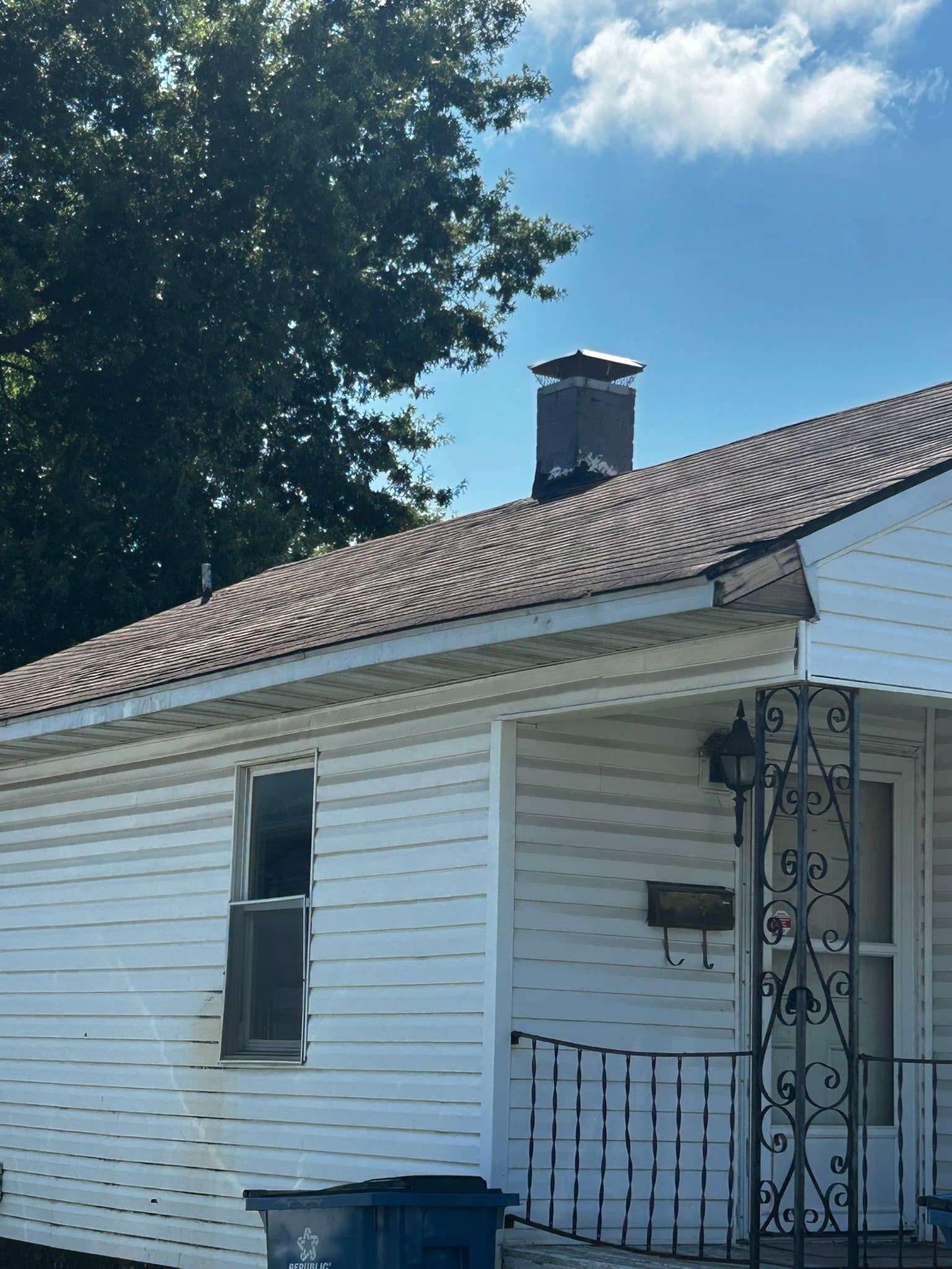 East Alton House: 224 Lincoln Avenue