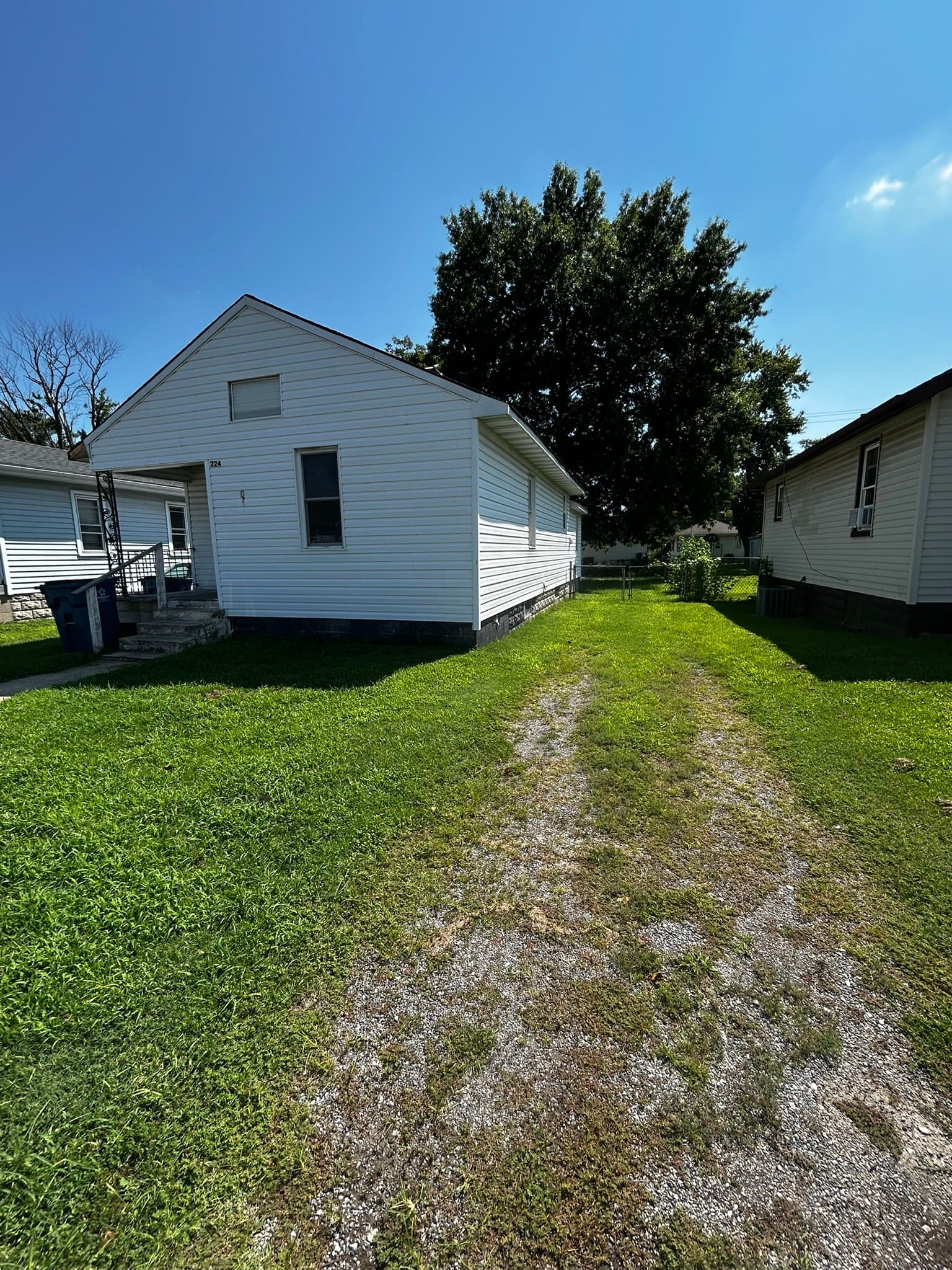 East Alton House: 224 Lincoln Avenue