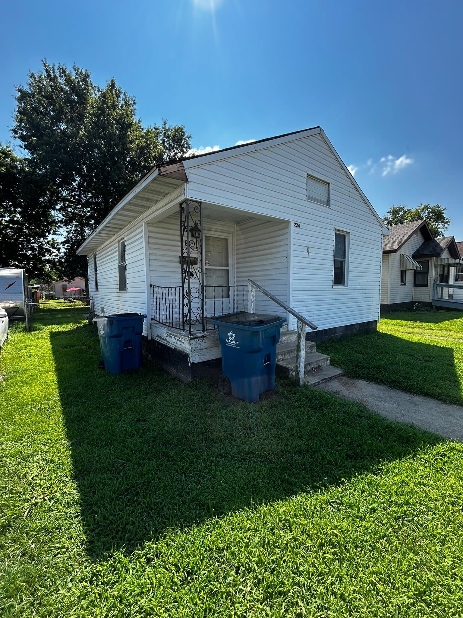 East Alton House: 224 Lincoln Avenue