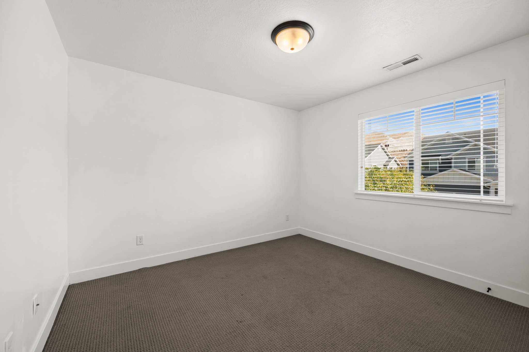 Riverton Single Room: 15392 S Skyraider Ln