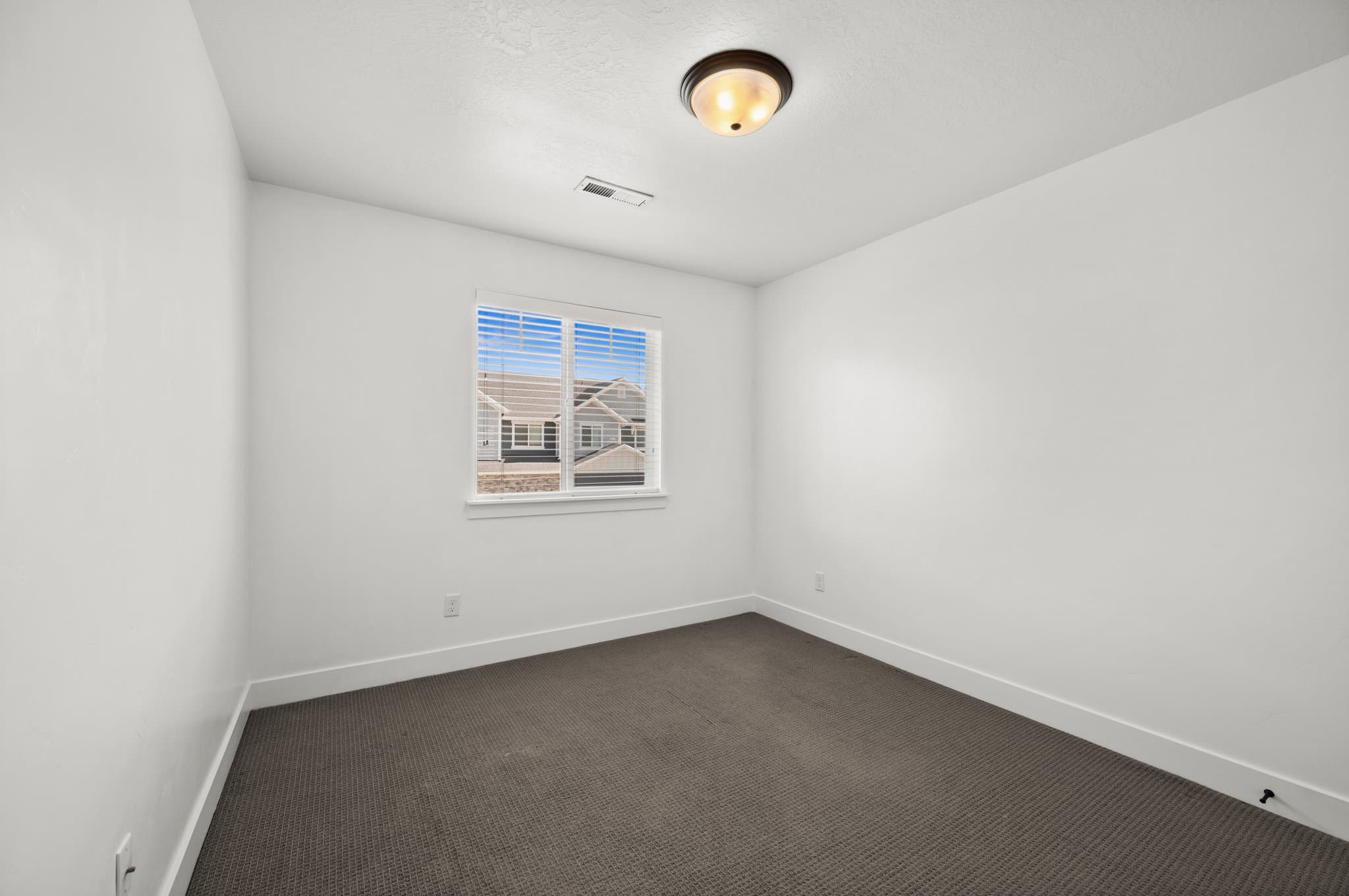 Riverton Single Room: 15392 S Skyraider Ln