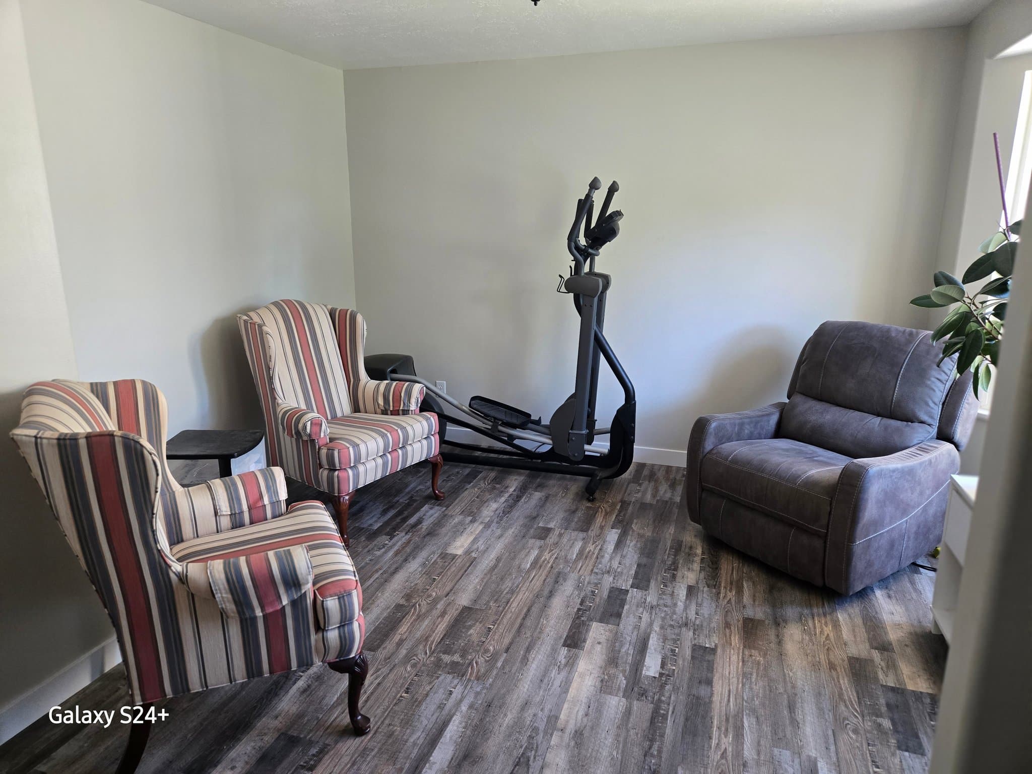 Woods Cross Single Room: 922 W 900 S