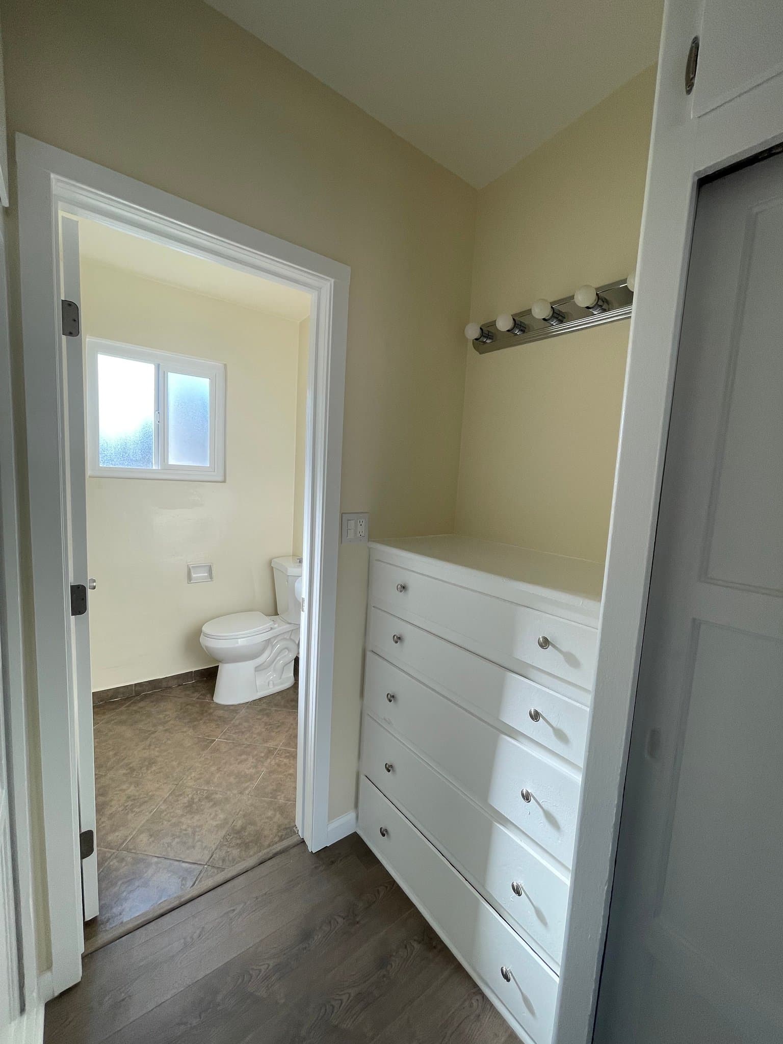Van Nuys Apartment: 14207 Sylvan St
