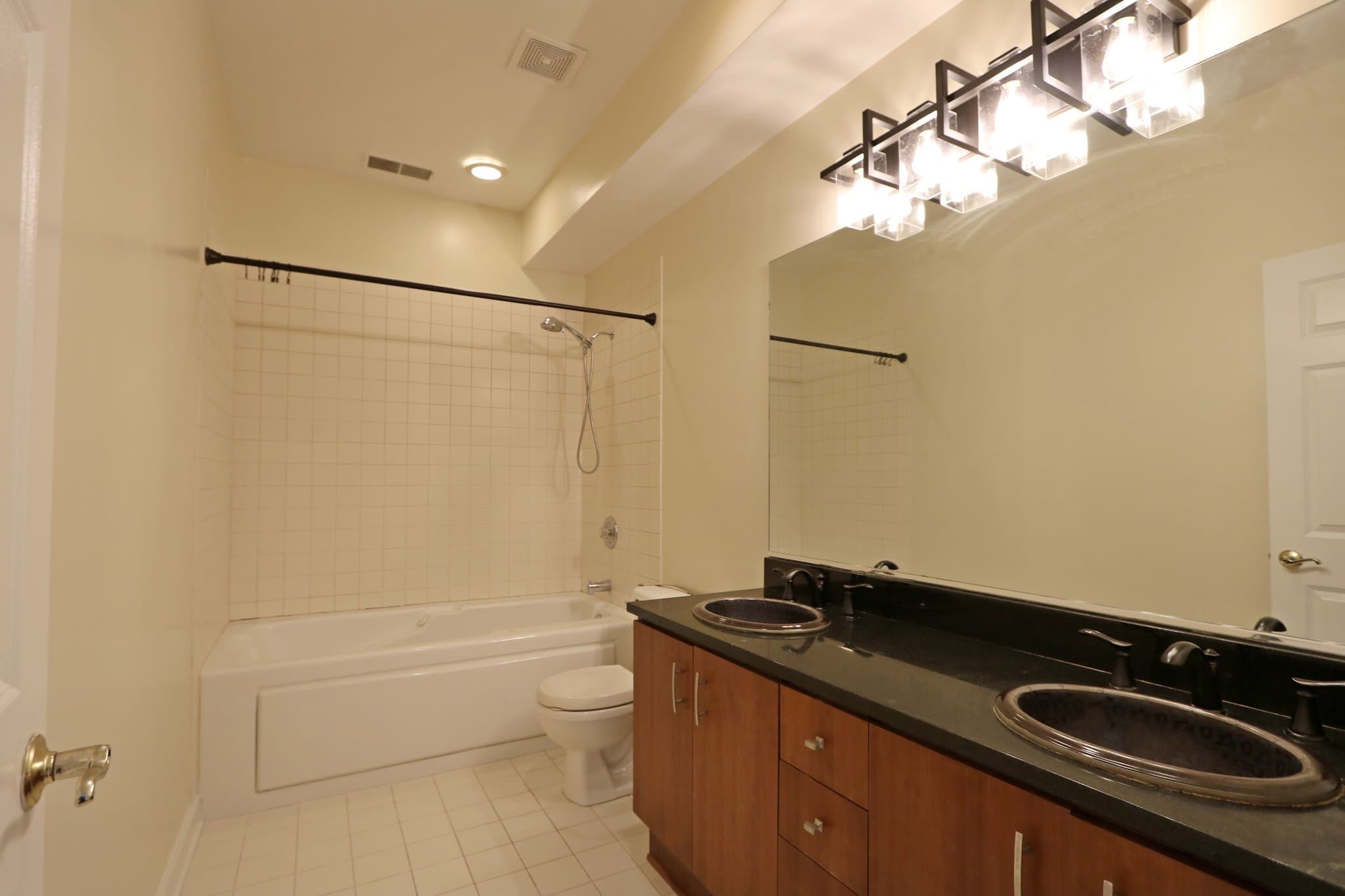 Chicago Condo: 4230 N Broadway St
