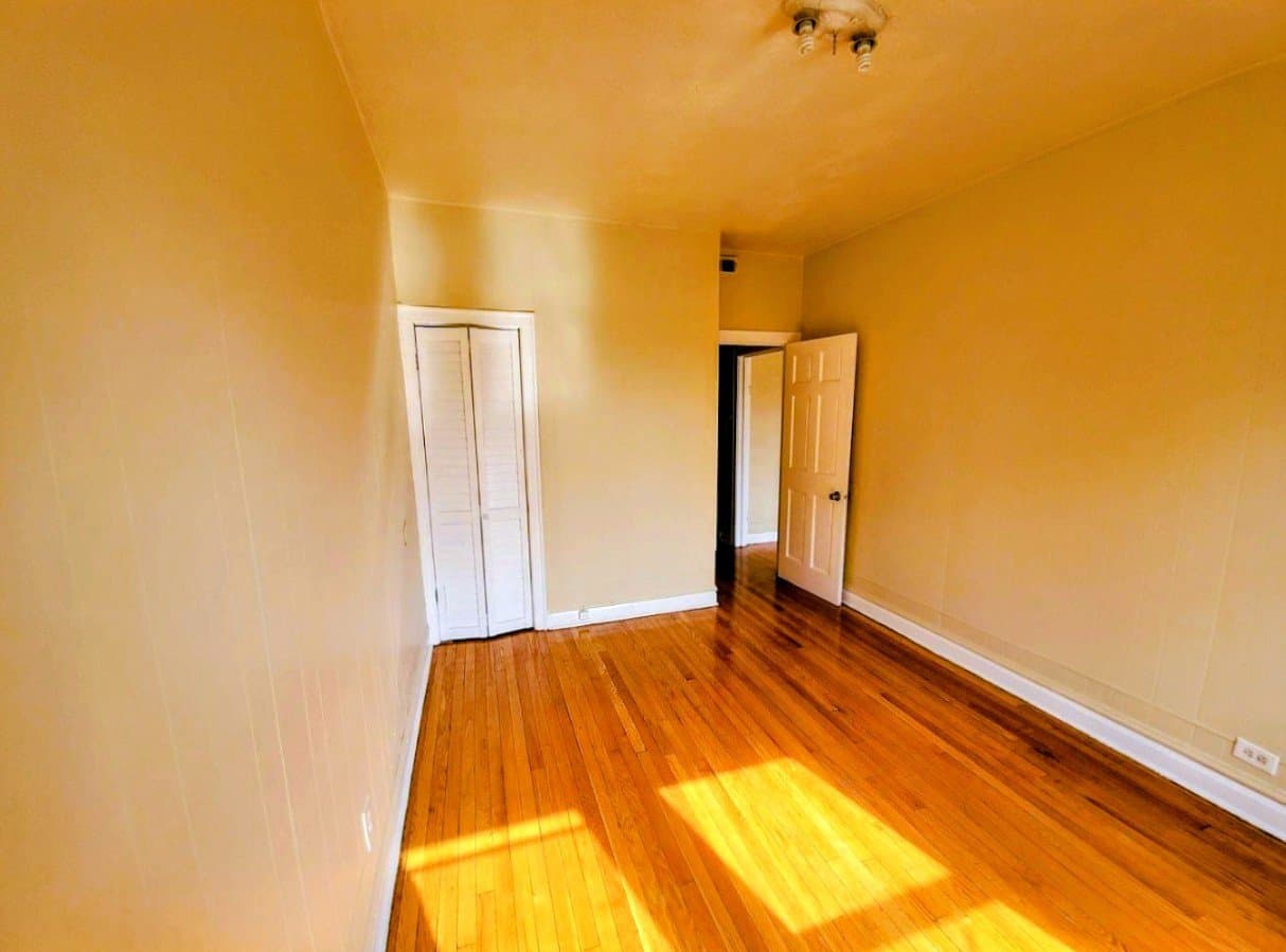Chicago Apartment: 4248 W 14th