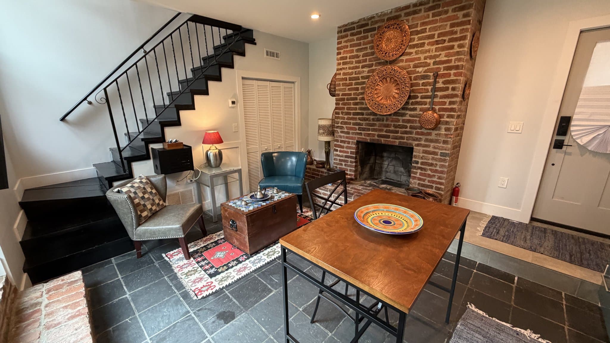 Washington Townhome: 211 10th St SE
