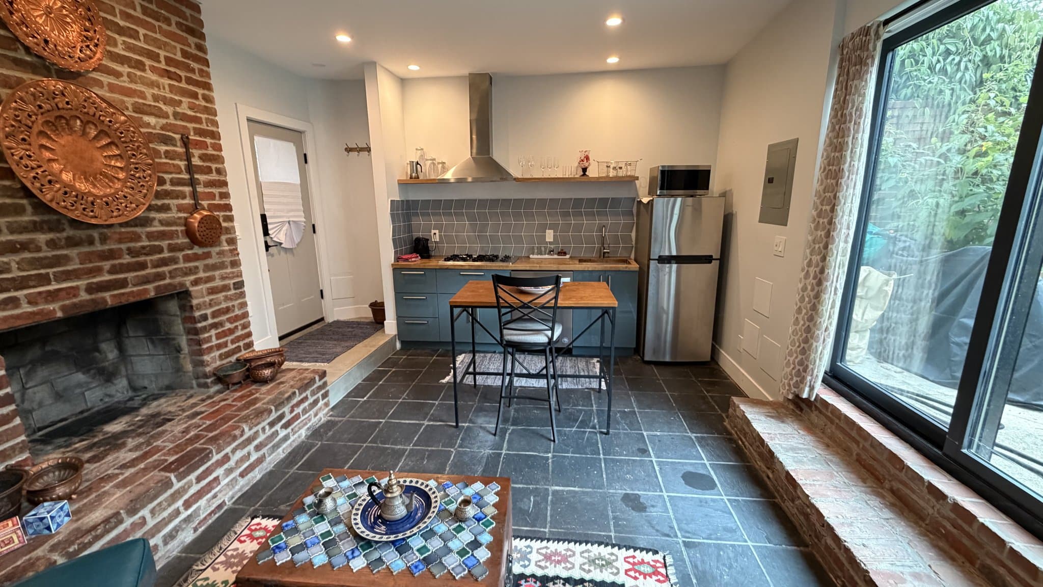 Washington Townhome: 211 10th St SE