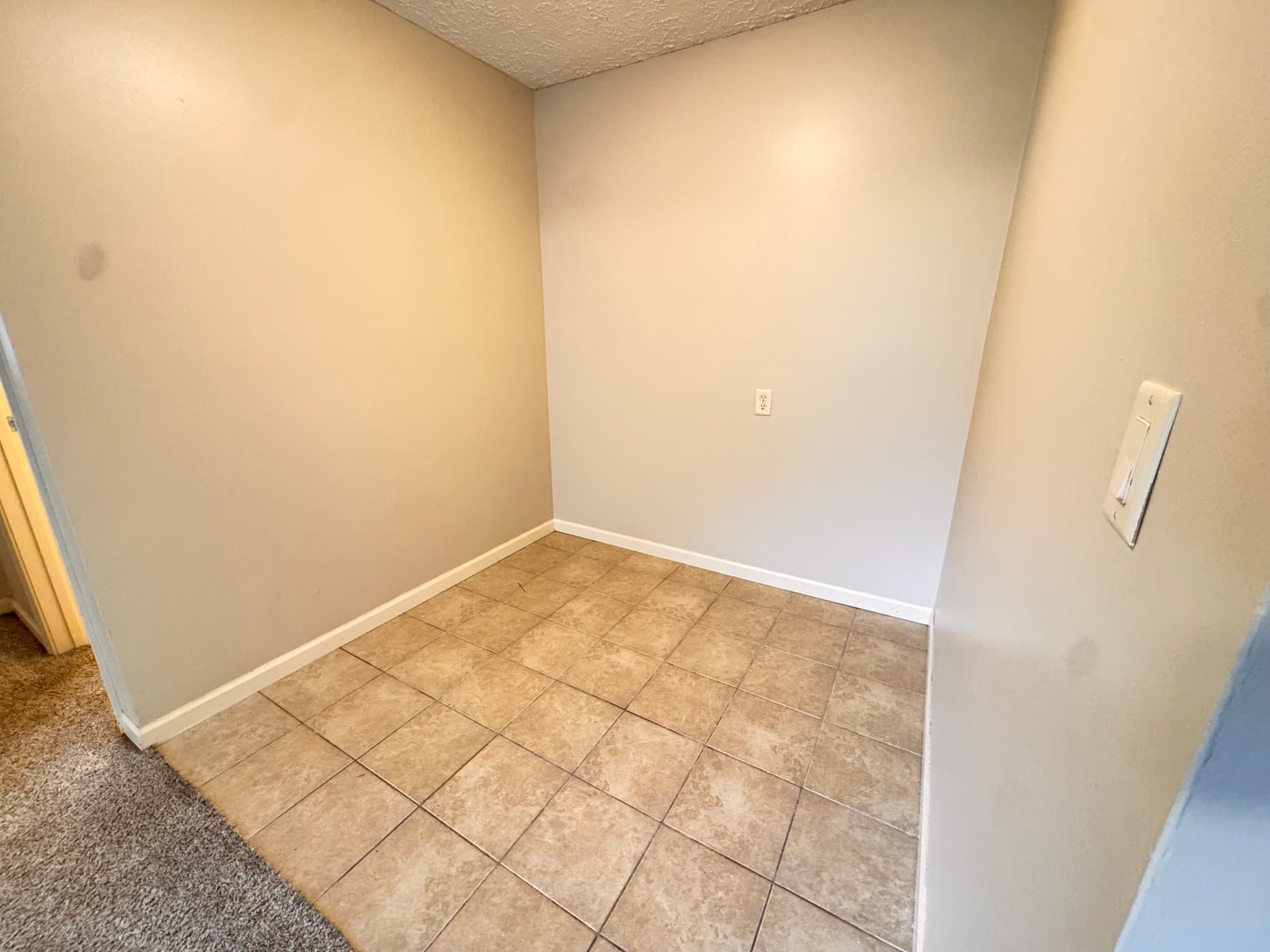 lincoln Apartment: 1518 D street