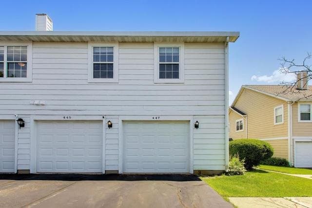 Palatine Townhome: 447 N. Cambridge Dr