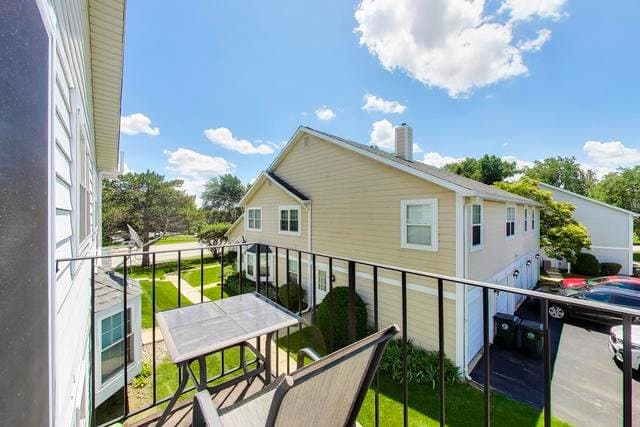 Palatine Townhome: 447 N. Cambridge Dr